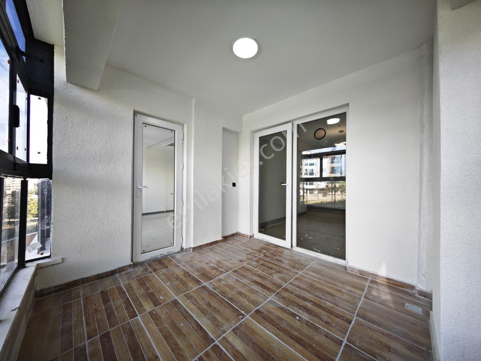 Karapürçek'te Ultra Lüks Yapılı 140 M2 3+1 2.katta Satılık Sıfır Daire !!! - Görsel 24