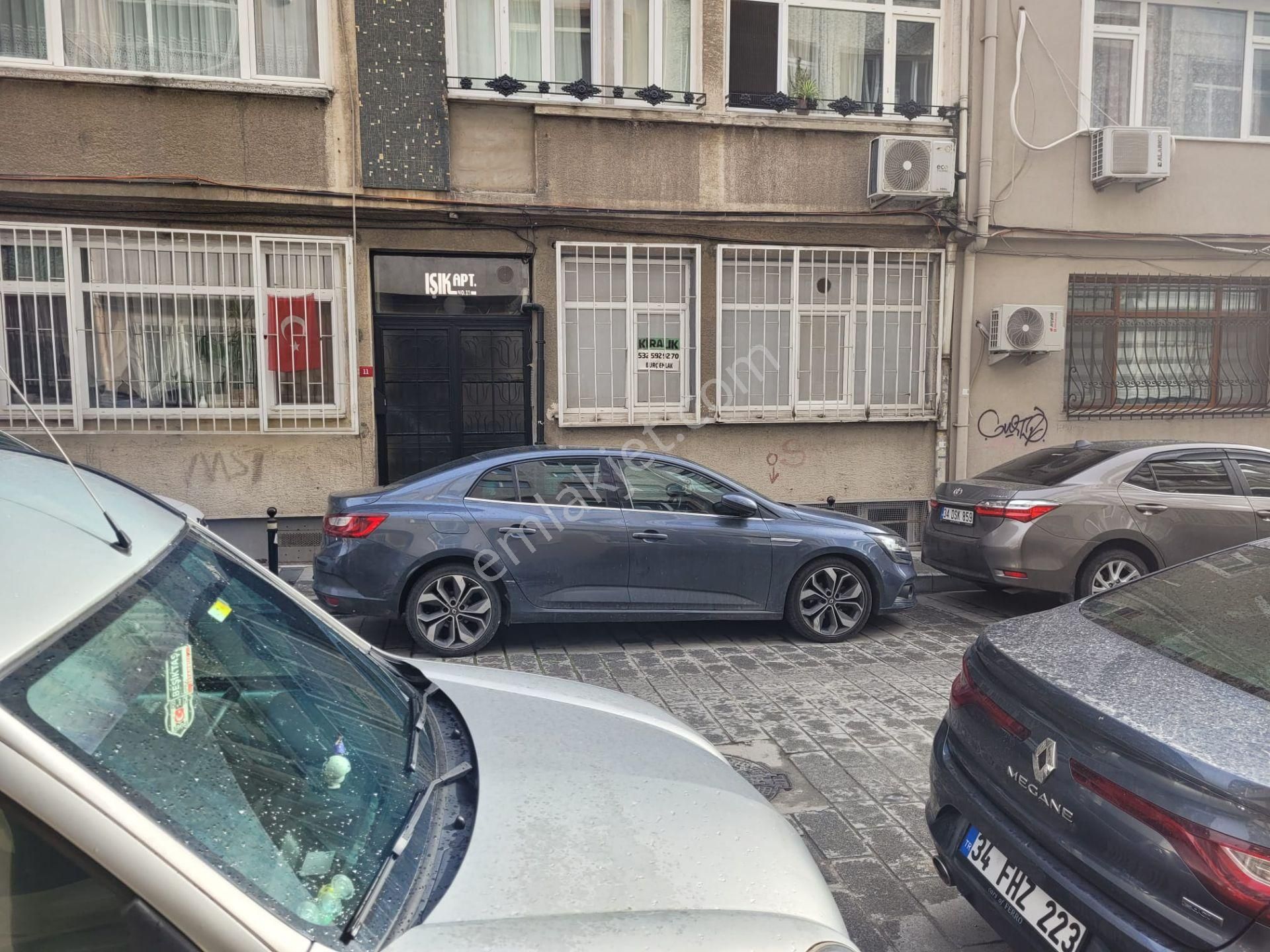 Burç Emlaktan Beşiktaş Cadde Paraleli Homofise Uygun 1+l Salon Kombili 65 M2 Yüksek Giriş