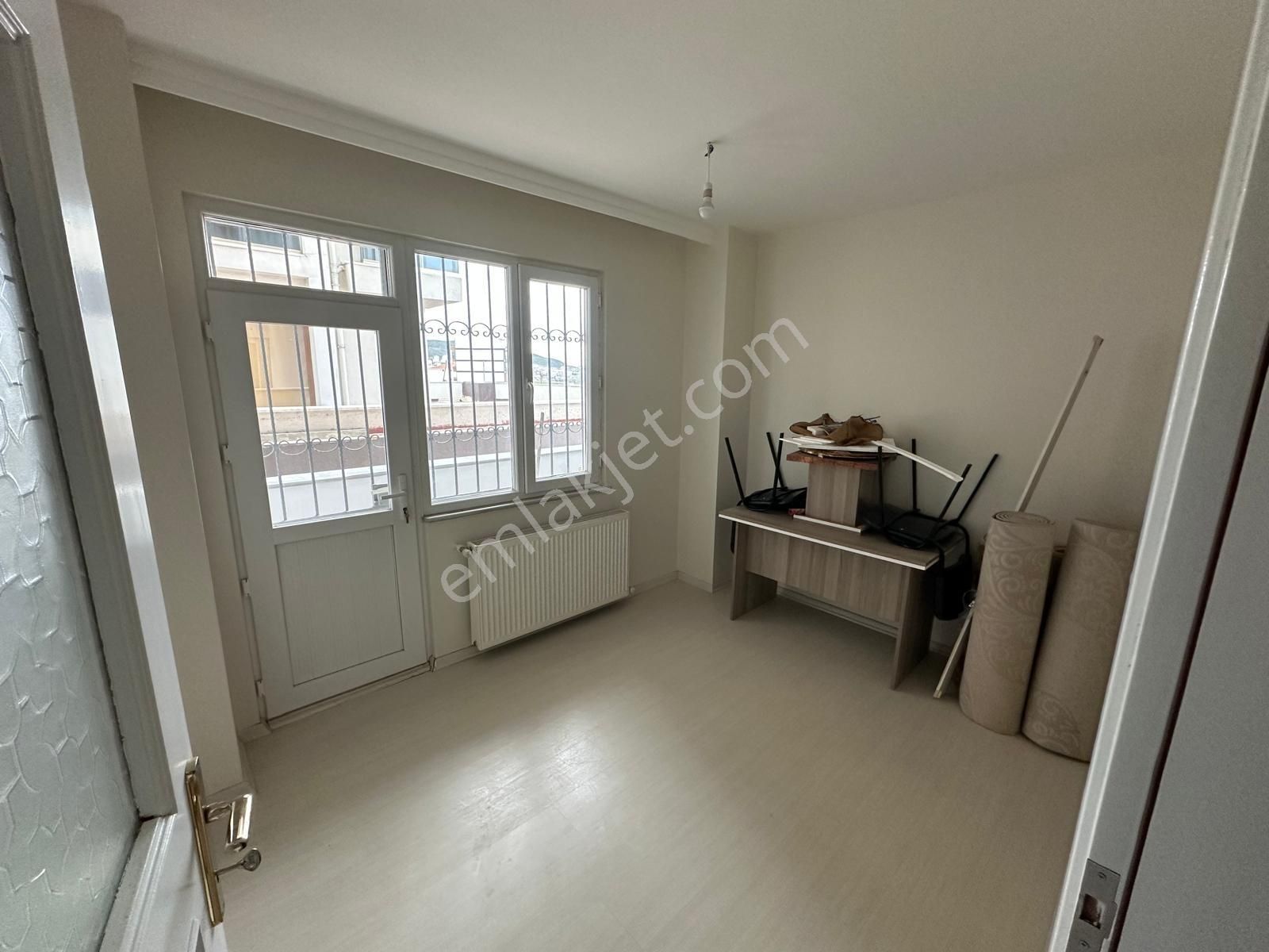 Çayırova İnönü Mah.de Cadde Üzeri, Teraslı, Masrafsız 2+1 Daire - Görsel 2