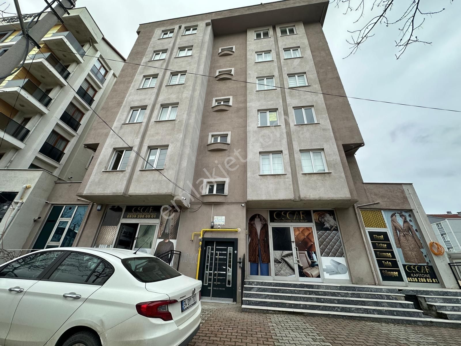 Çayırova İnönü Mah.de Cadde Üzeri, Teraslı, Masrafsız 2+1 Daire