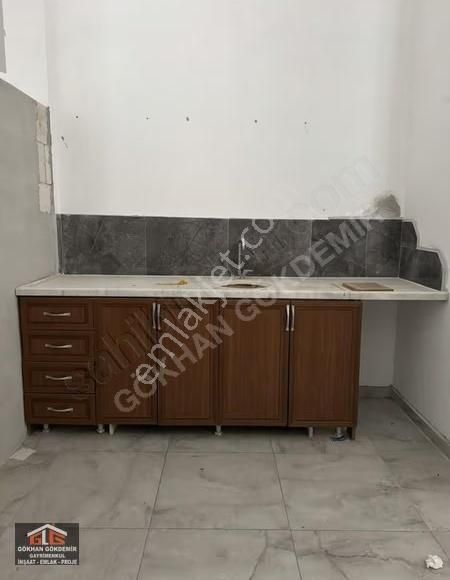 Gökhan Gökdemirden Ana Yola Sıfır Konumda Kiralık Dükkan