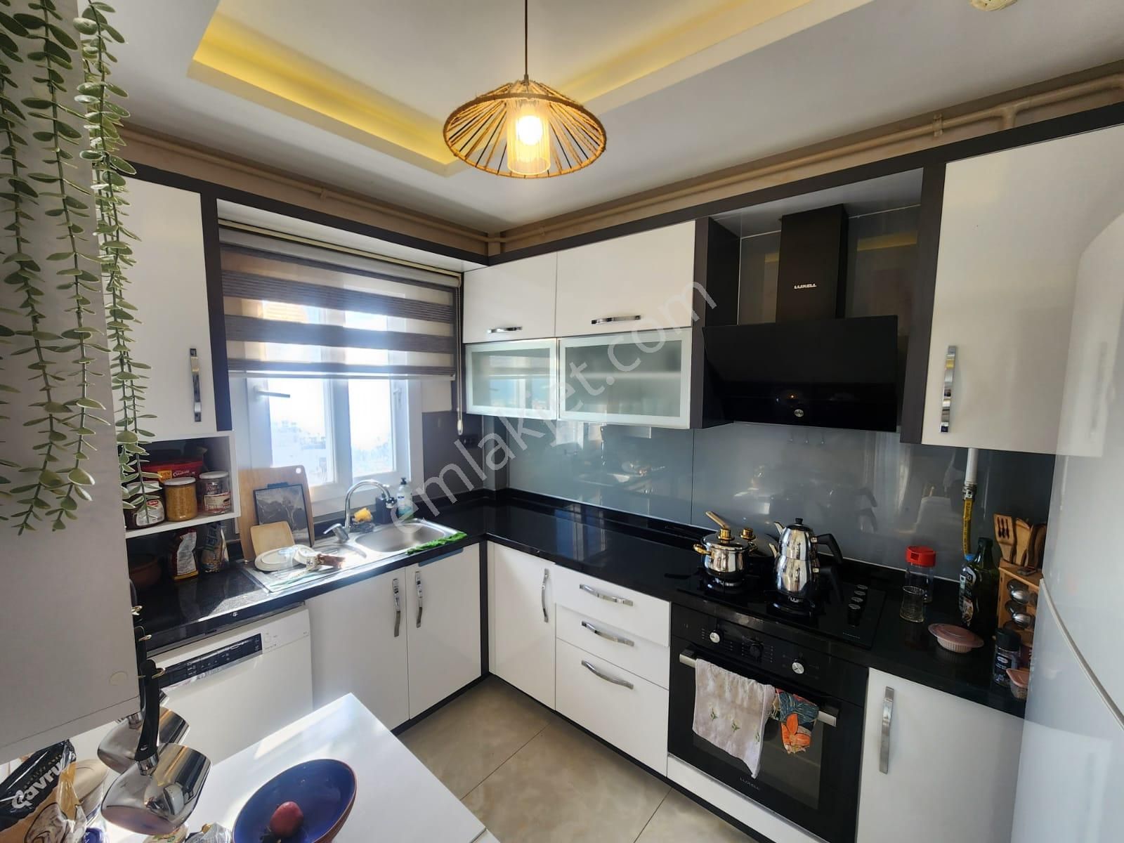 Karınca'dan Akdeniz Mh'de Kapanmaz Deniz Manzaralı 2+1 Satılık - Görsel 3