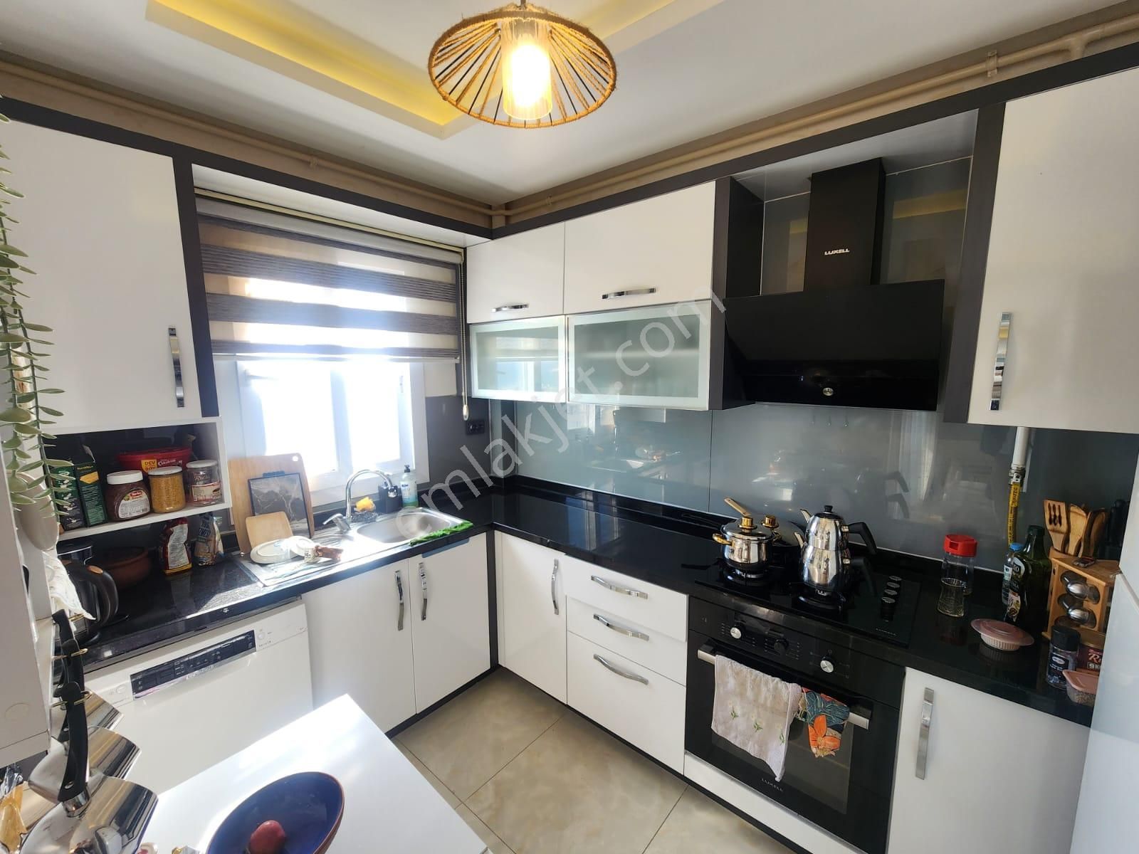 Karınca'dan Akdeniz Mh'de Kapanmaz Deniz Manzaralı 2+1 Satılık - Görsel 2