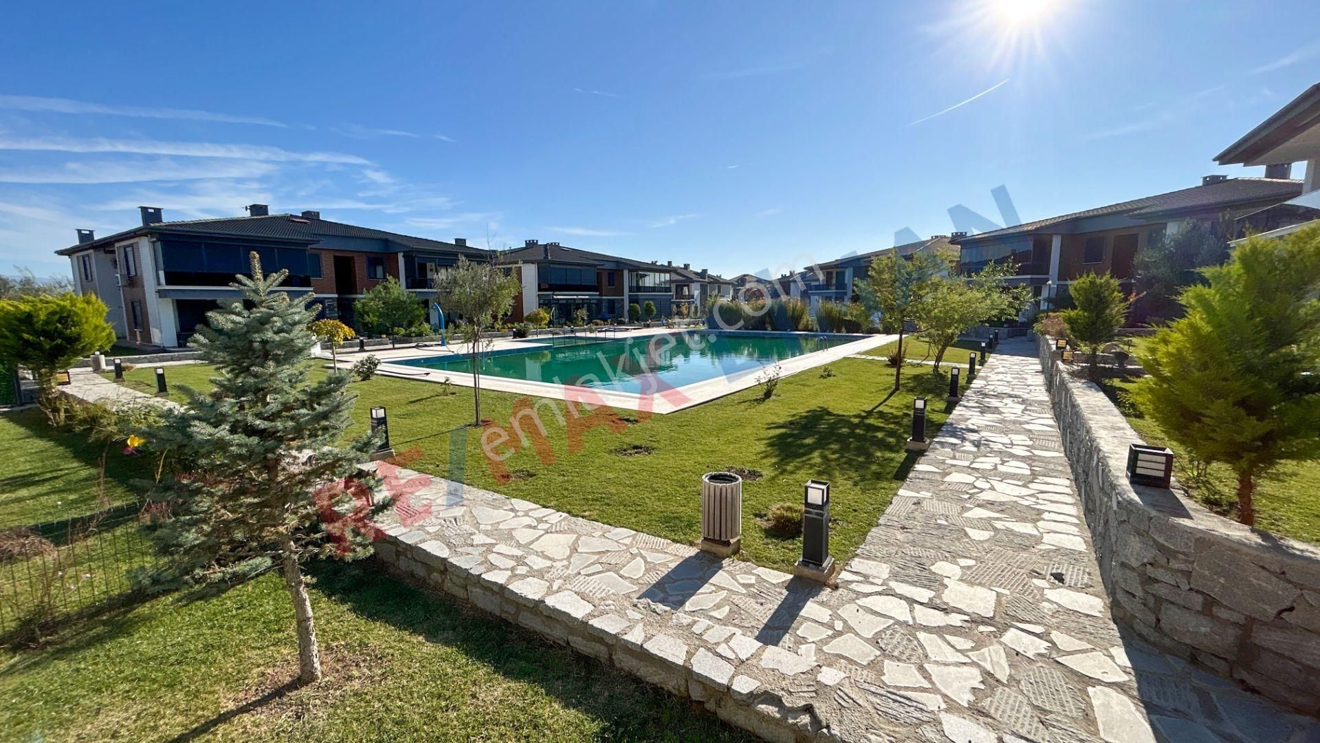 Güre'de Denize Yakın Havuzlu Sitede Satılık Bahçeli 2+1 Daire - Görsel 3