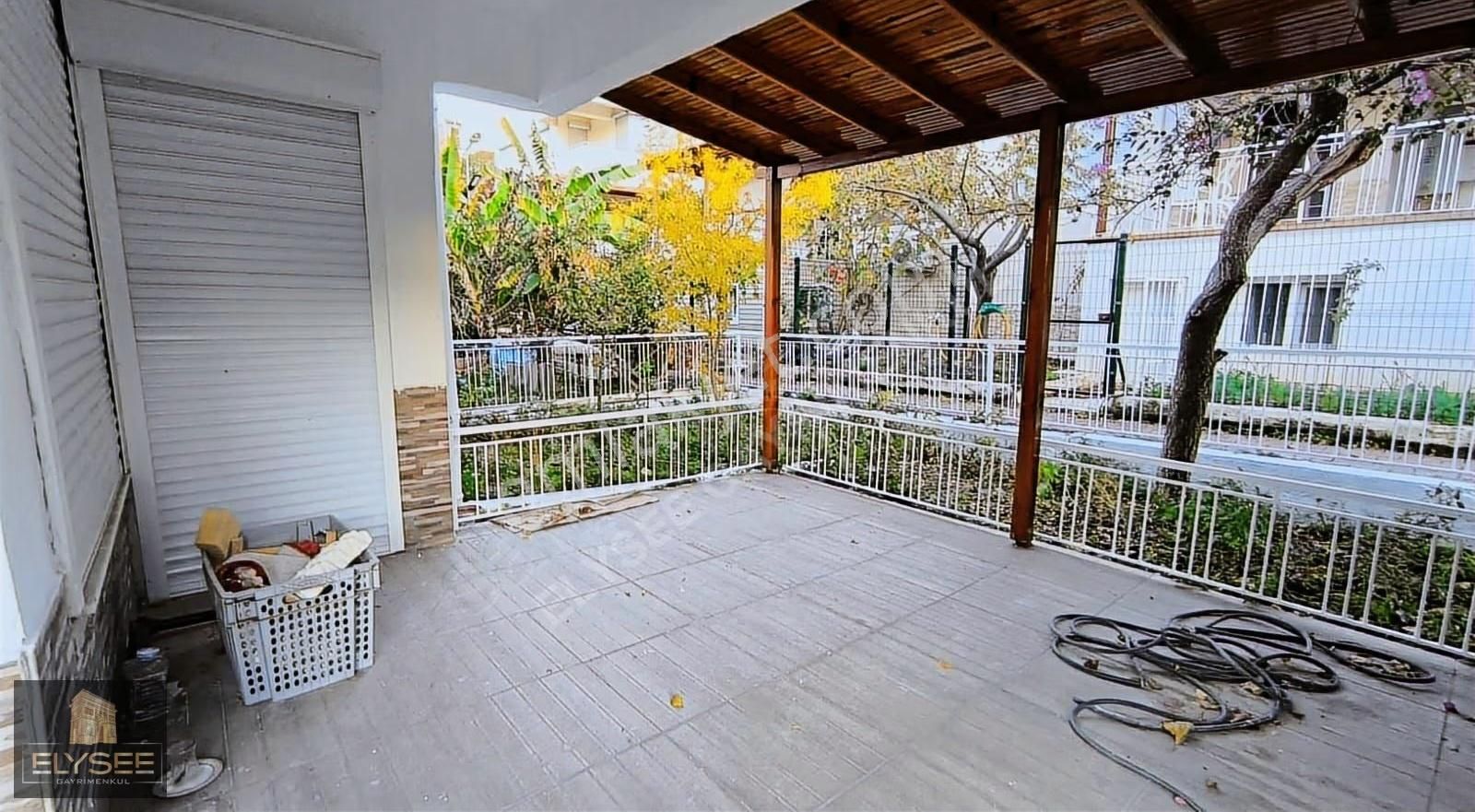 Kuşadası Kadınlar Denizi'nde Acil Satılık Müstakil Bahçeli Yazlk - Görsel 3