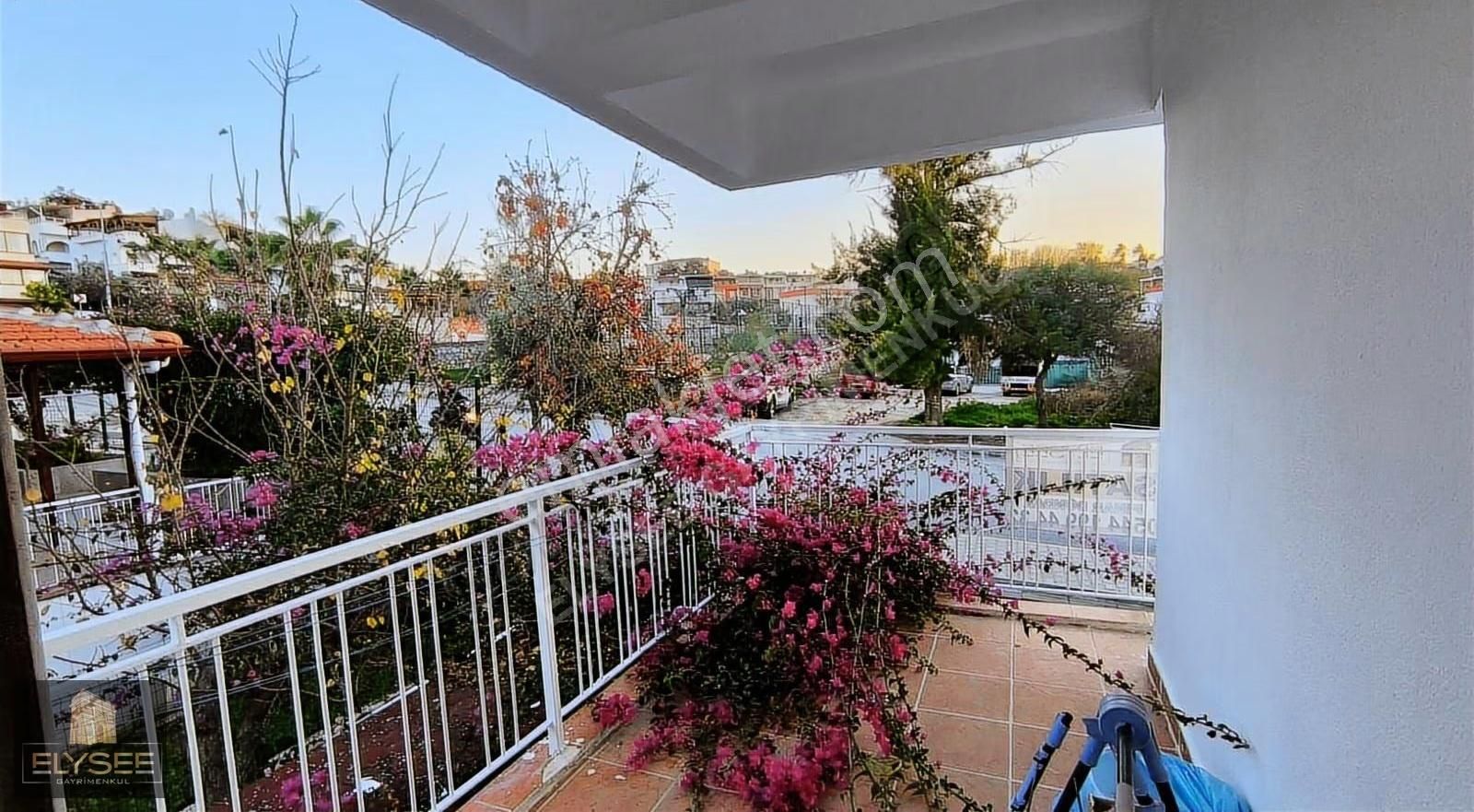 Kuşadası Kadınlar Denizi'nde Acil Satılık Müstakil Bahçeli Yazlk - Görsel 14