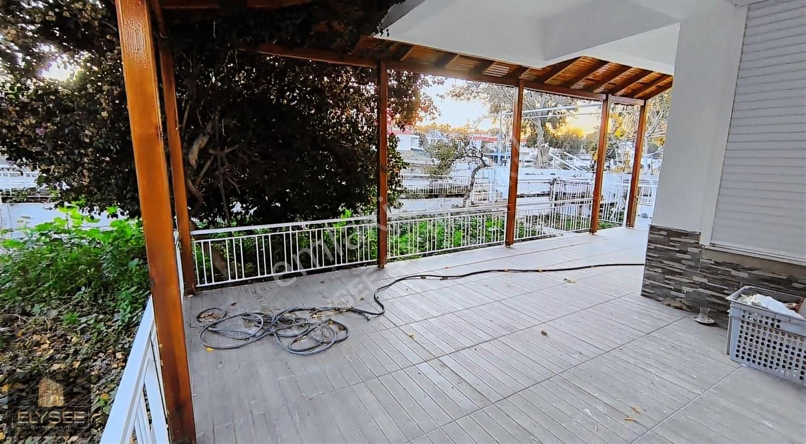 Kuşadası Kadınlar Denizi'nde Acil Satılık Müstakil Bahçeli Yazlk - Görsel 9