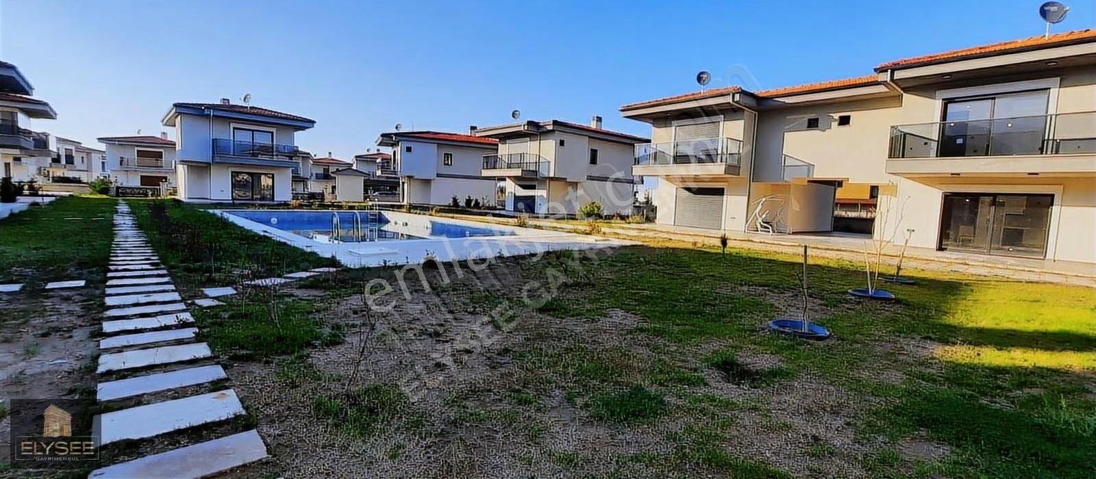 Güzelçamlı'da Denize Yakın | Havuzlu Sitede | Tam Müstakil Villa - Görsel 9