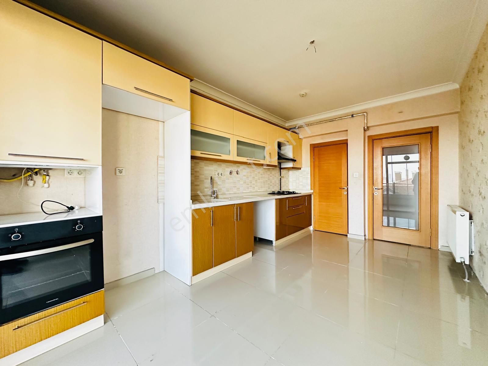 Ufuk Kılıç Emlak'tan Site'de Fırsat Dairesi Kredi Limitsiz 4+1 Daire