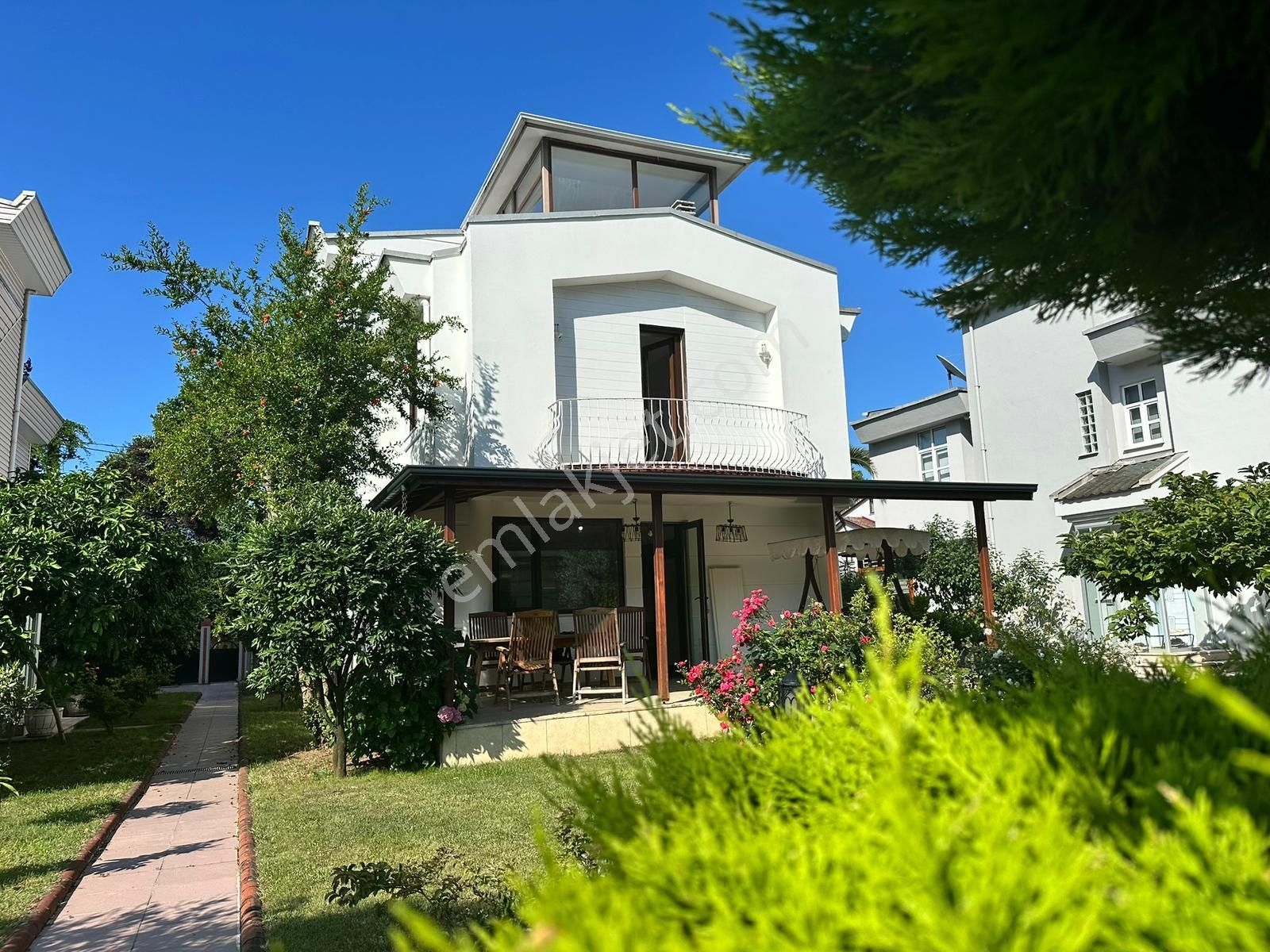 Trabzon Yomra Kaşüstü Kamelya Sitesi Lüks 4+1 Satılık Villa