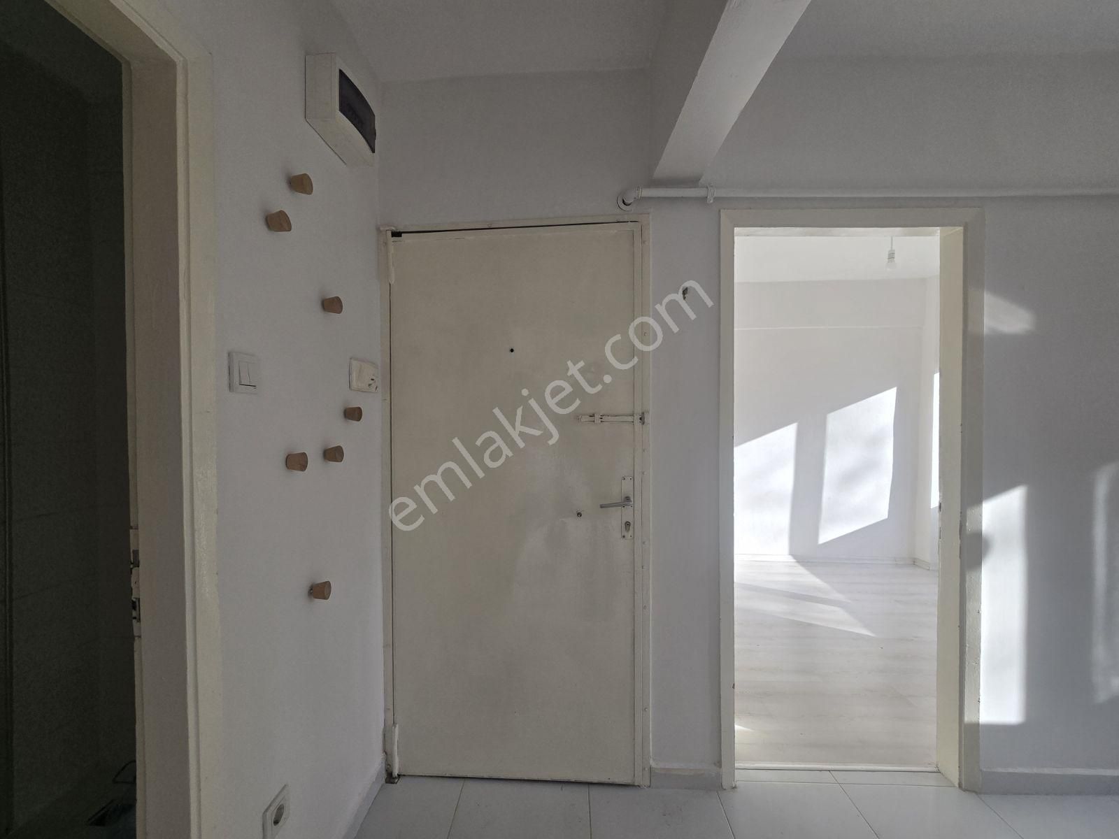 Kartaltepe'de 1.kat Komple Tadilatlı 1+1 Daire - Görsel 2