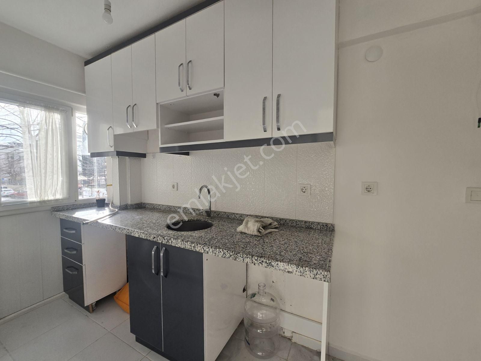 Kartaltepe'de 1.kat Komple Tadilatlı 1+1 Daire - Görsel 5