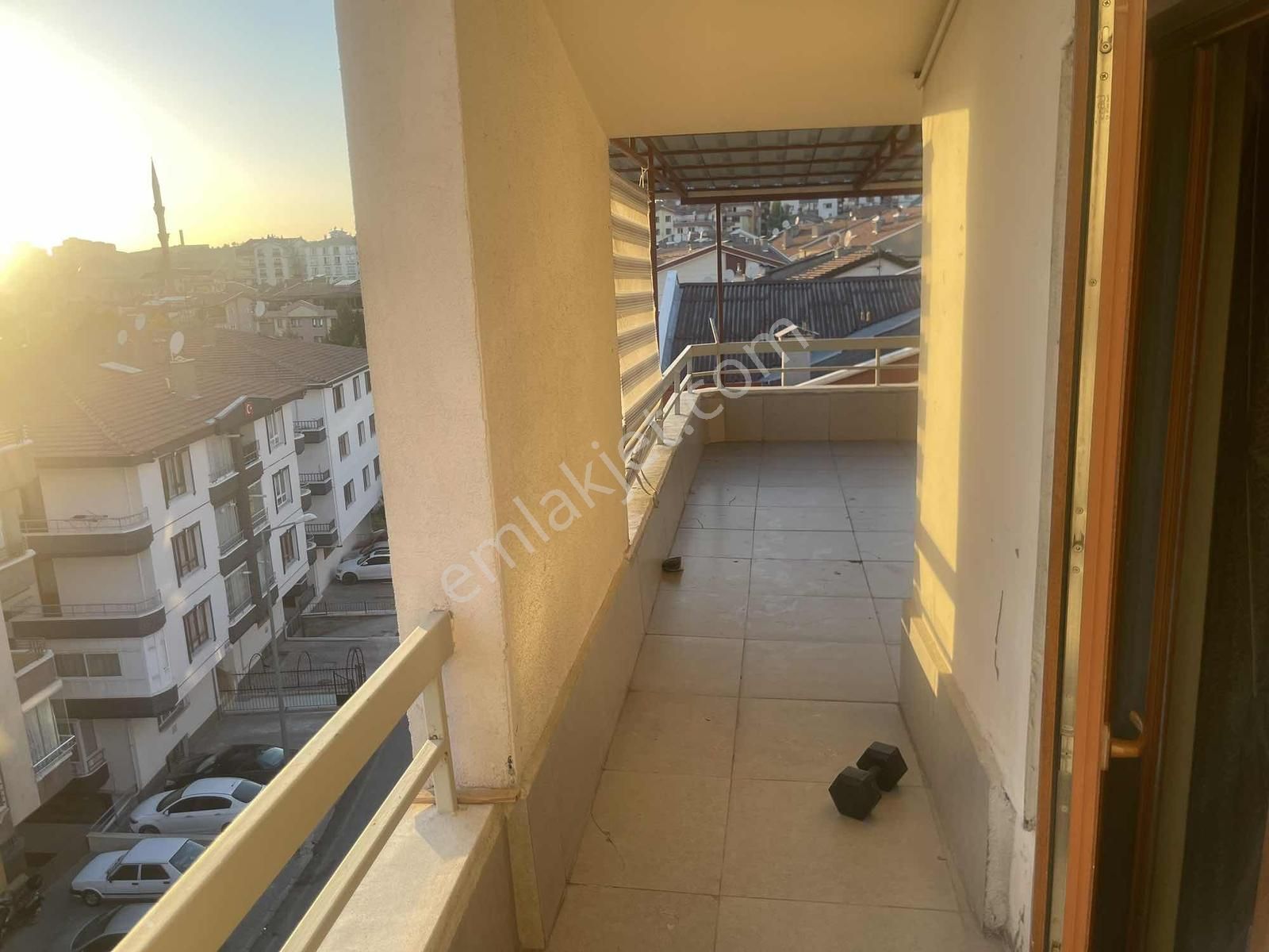 Teraslı Full Yapılı Merkezi Konumda Fırsat Dairesi - Görsel 14