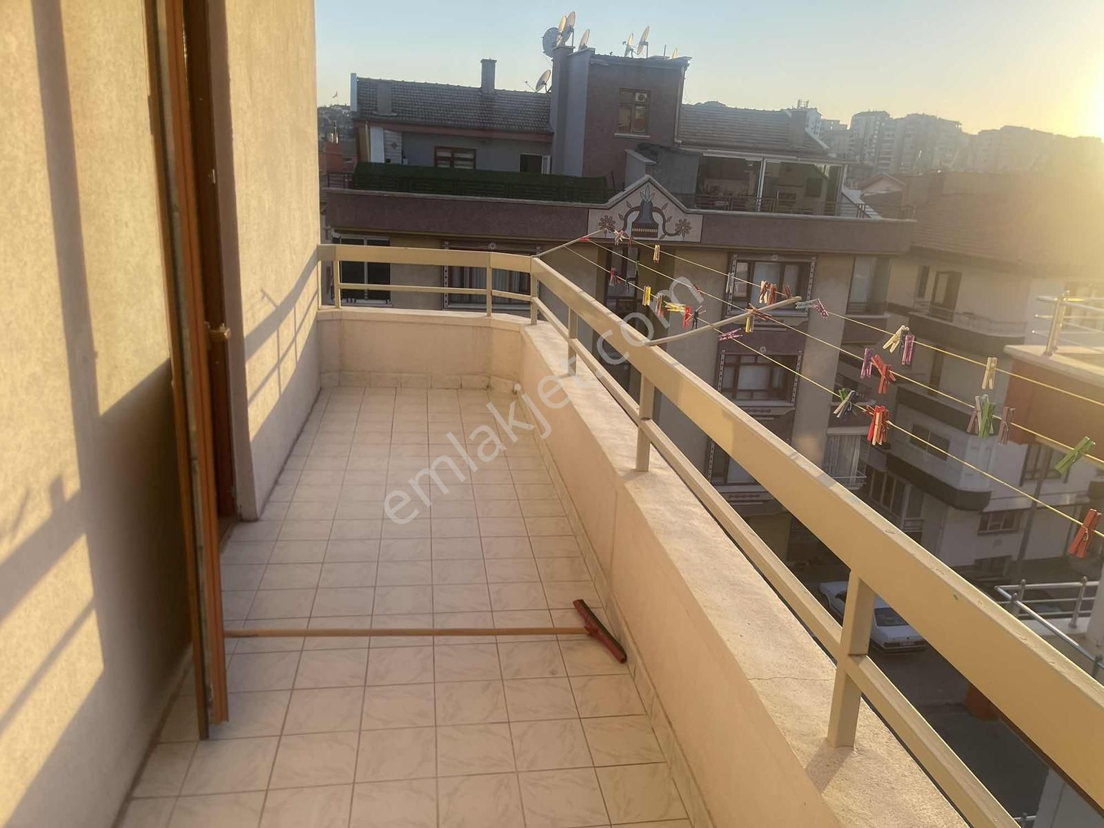 Teraslı Full Yapılı Merkezi Konumda Fırsat Dairesi - Görsel 24