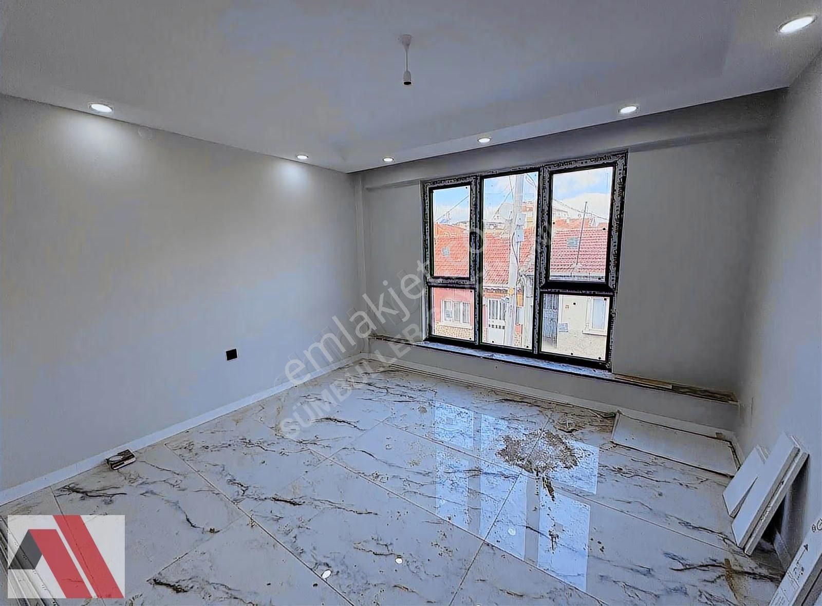 Sümbüller'den Emniyet Yakını Y. Isıtmalı Balkonlu 2+0 Daire