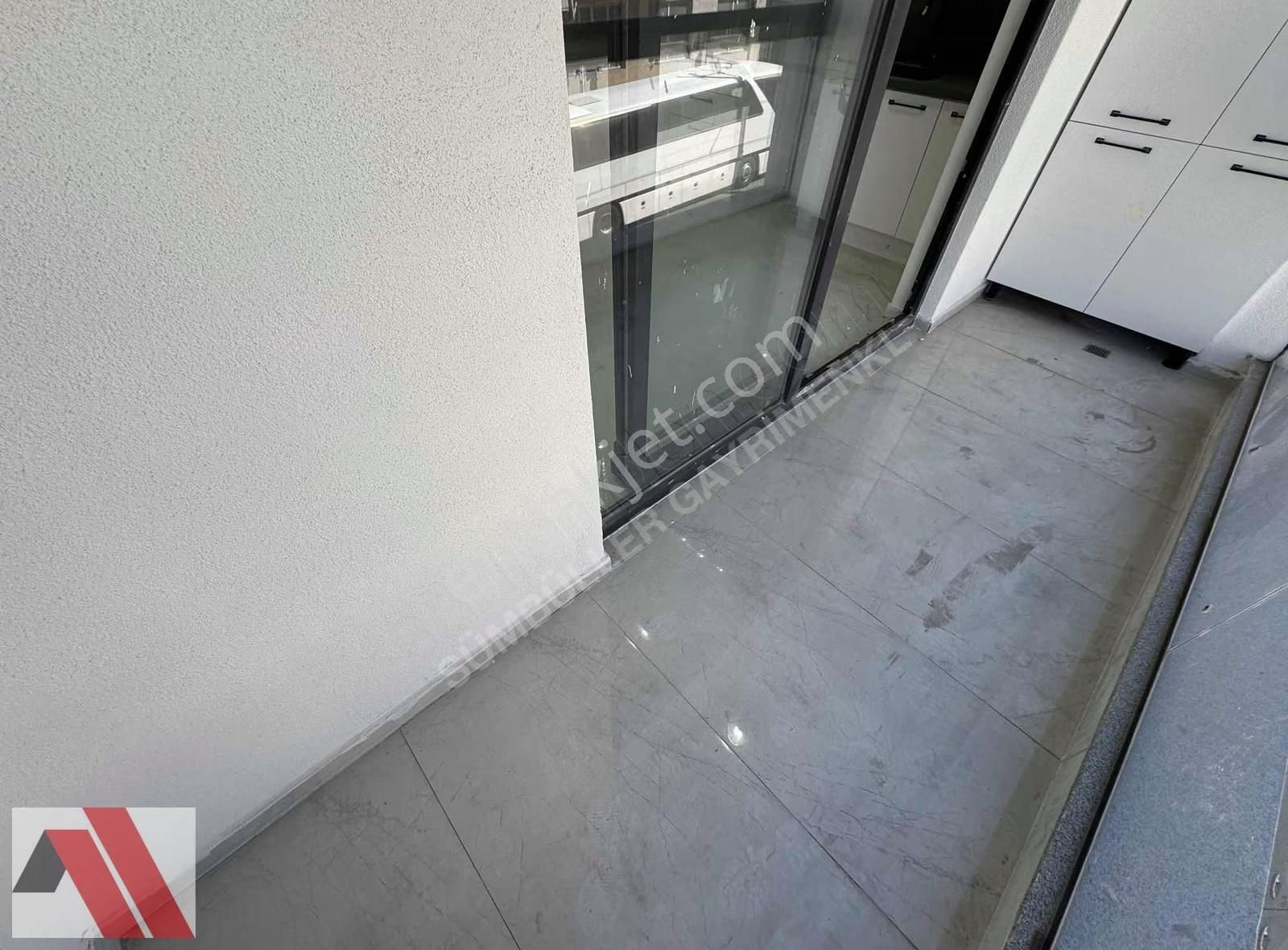 Sümbüller'den U.egemenlik Yakını İskanlı Ara Kat Köşe Şık 3+1 - Görsel 8