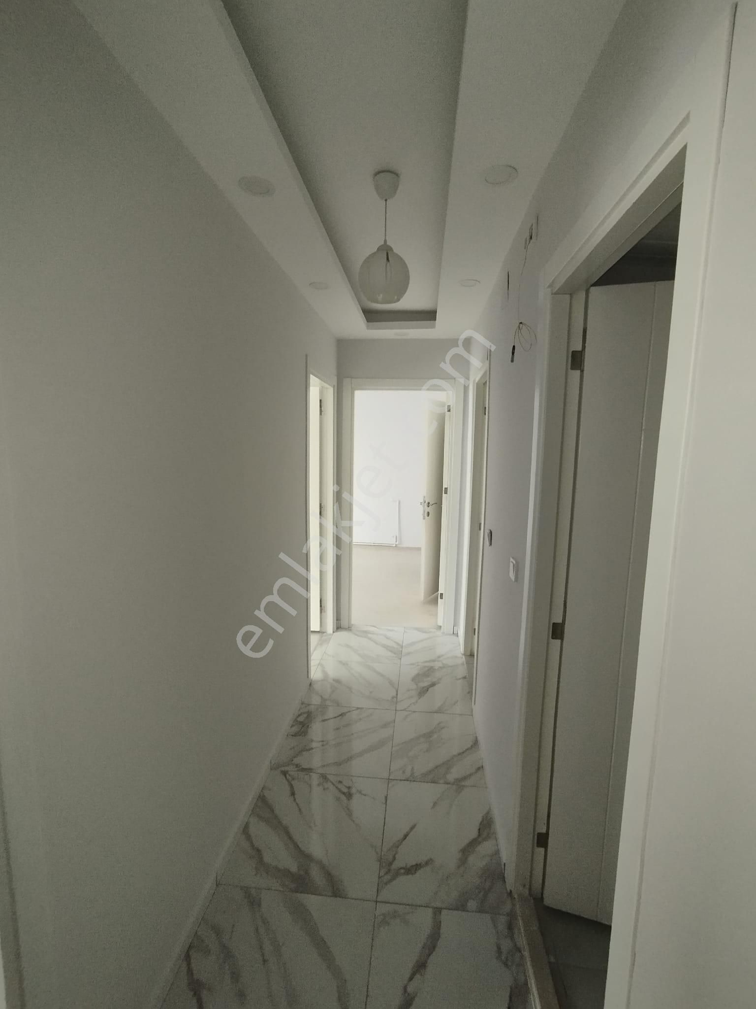 Mavi Bulvar Yakın Sitede 3+1 Güney Batı Cepheli Doğalgazlı Ekstralı Daire - Görsel 3