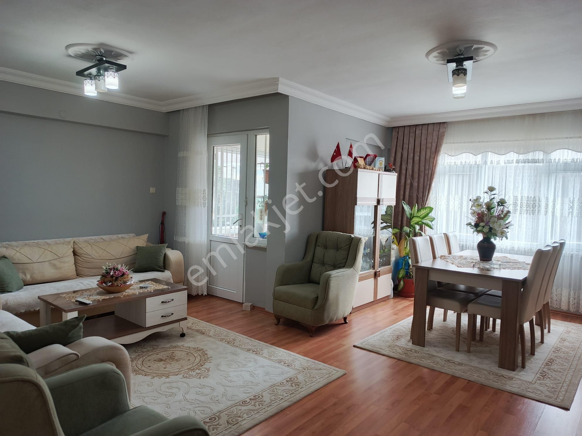 Sinanoba'da İki Bloklu Sitede 125 M2 Geniş Masrafsız 3+1 Satılık