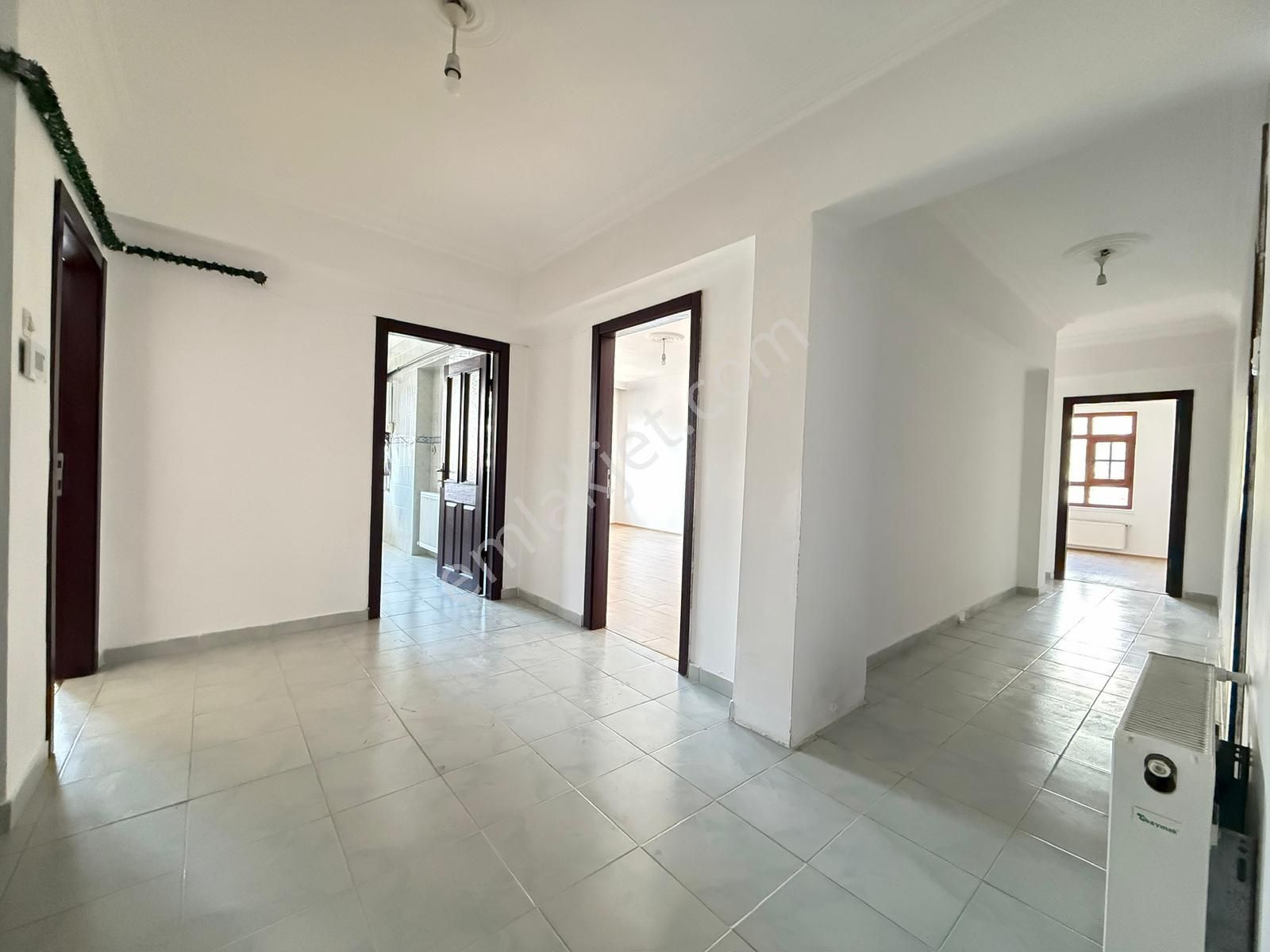 İncirli Barışyolu Caddesi'nde Ara Katta Geniş Çift Balkon 3+1 Daire - Görsel 29