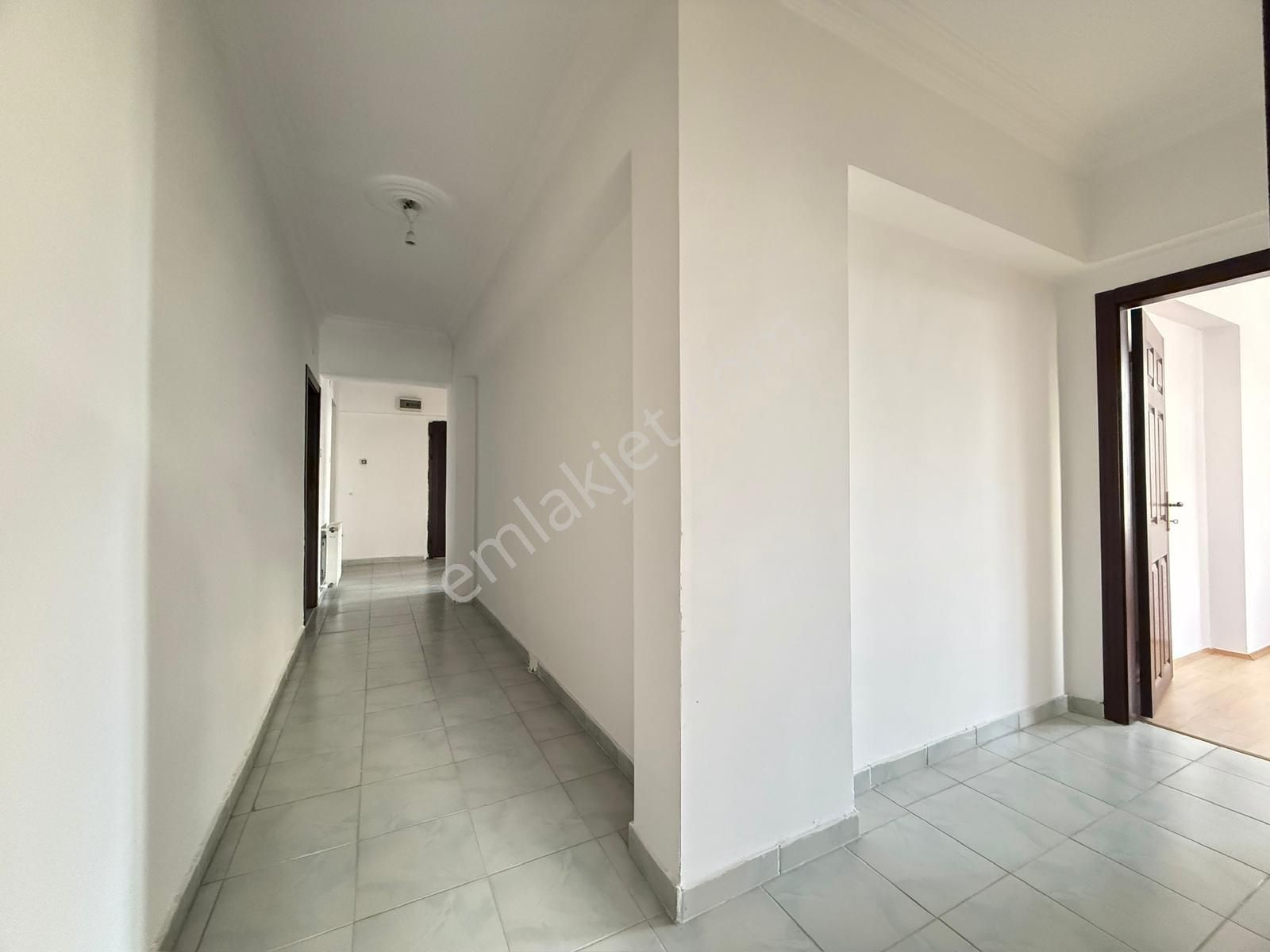 İncirli Barışyolu Caddesi'nde Ara Katta Geniş Çift Balkon 3+1 Daire - Görsel 16