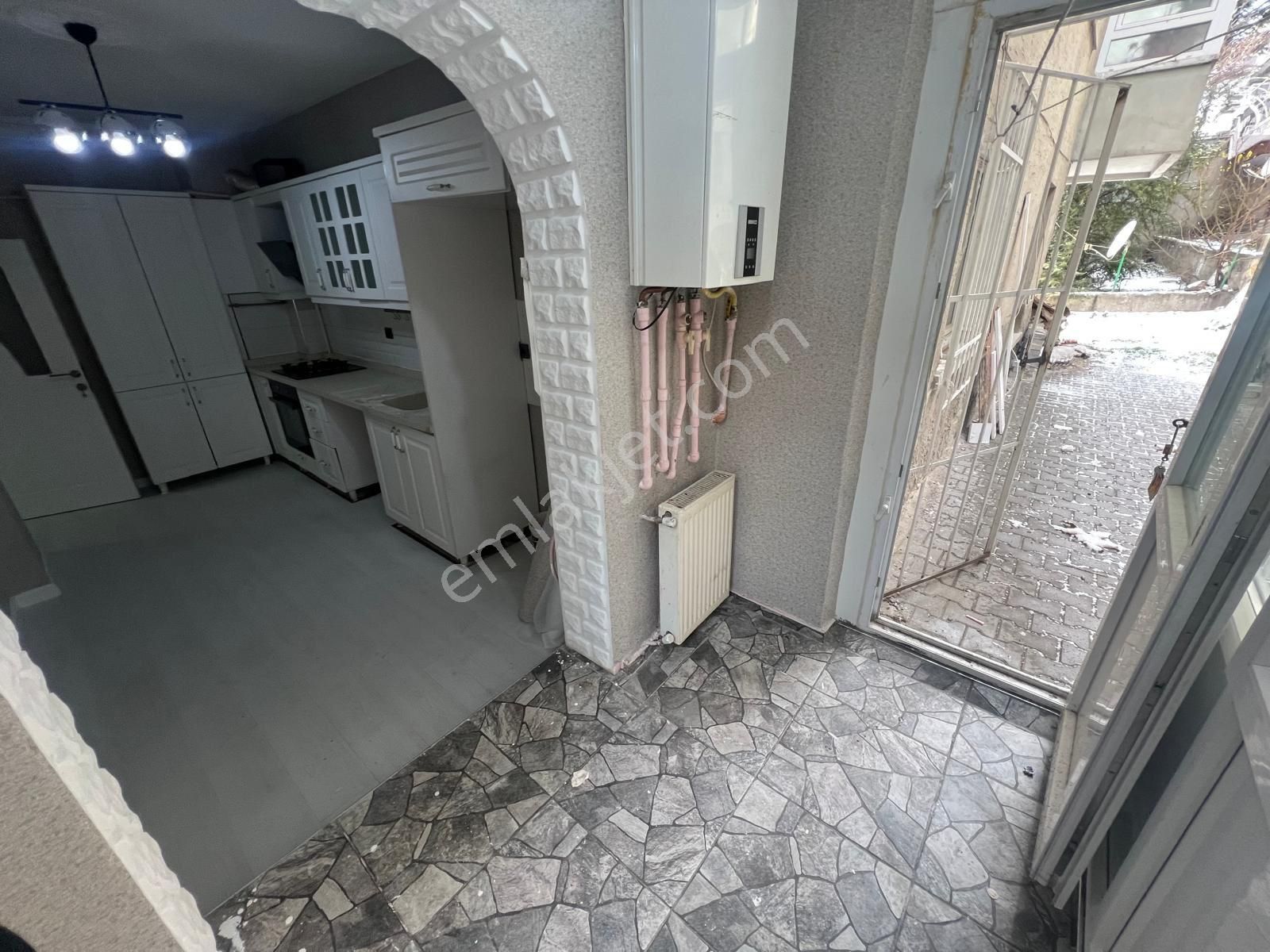 Bağlarbaşında 2+1 Bahçe Katı Sarılık Daire - Görsel 15