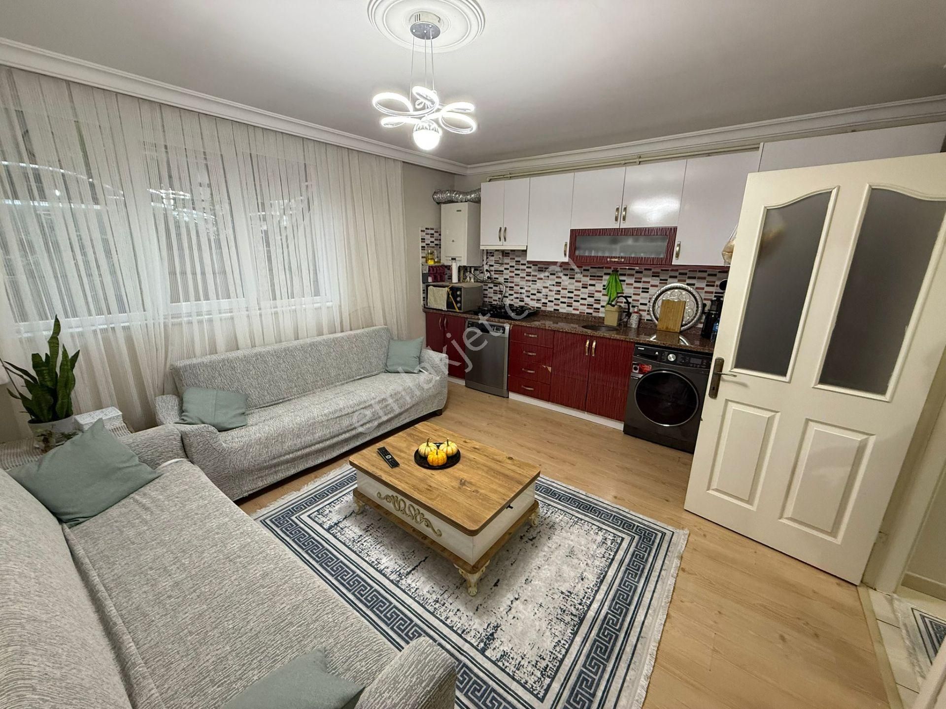 Kelepir Metroya Çok Yakın Geniş Metrekare Acil Satılık 2+1