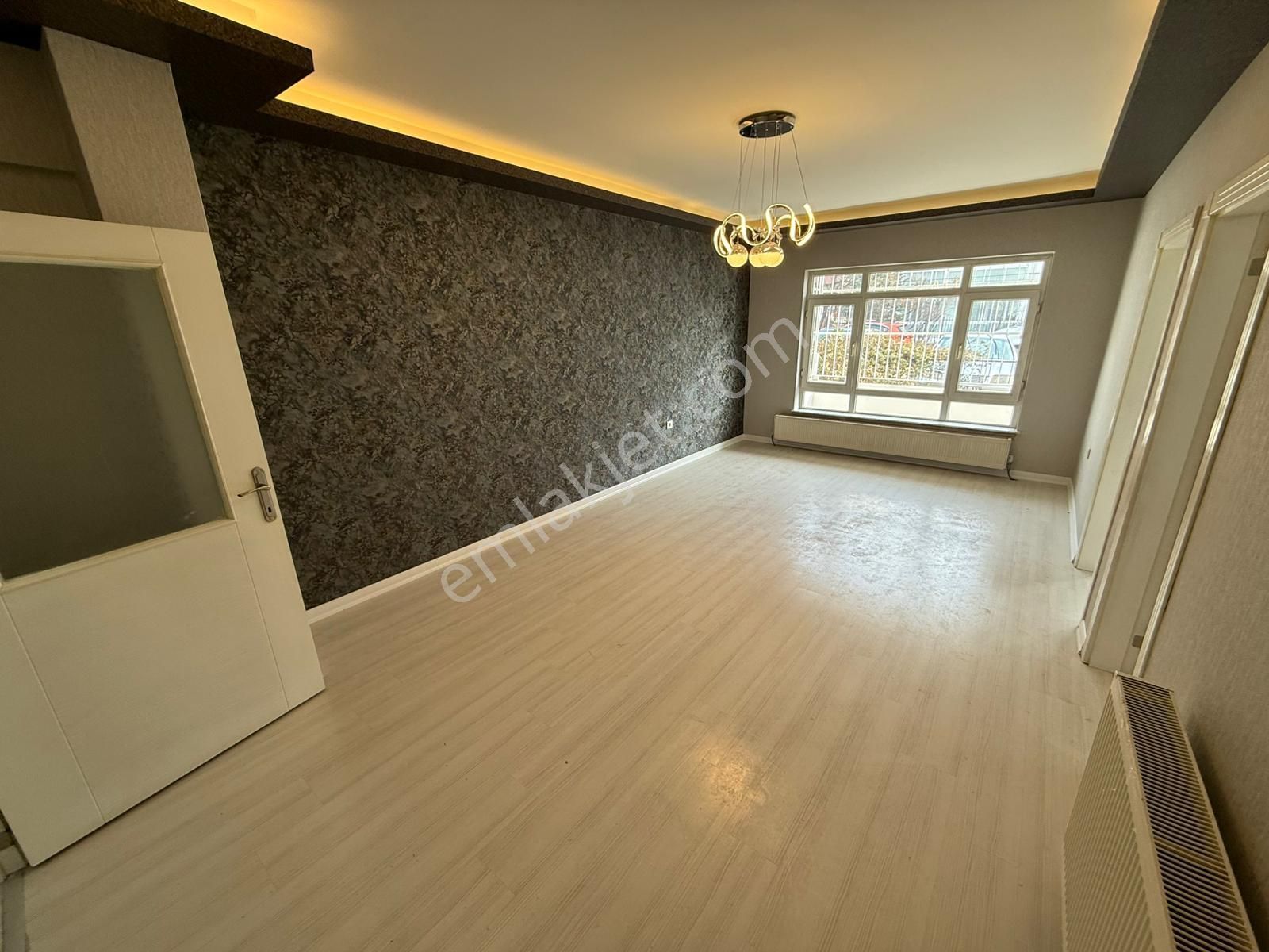 Tepebaşı'nda Yüksek Giriş Geniş Balkonlu Ultra Yapılı 3+1 Daire