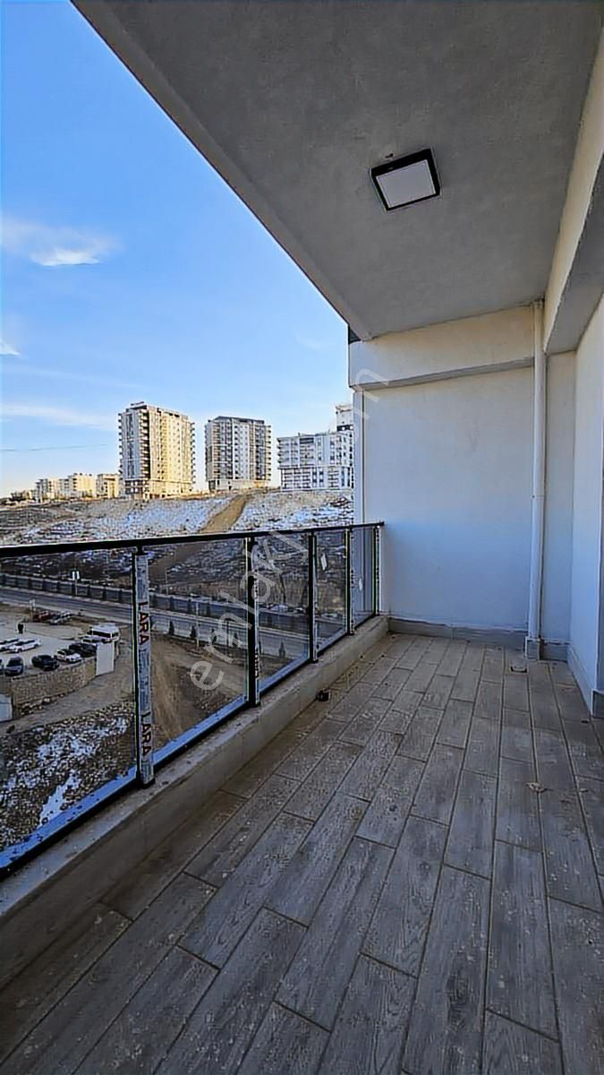 Çözüm'den D.bakır Yolu Üzeri Şoförler Odası Yanı Ferah 3+1 Daire - Görsel 7