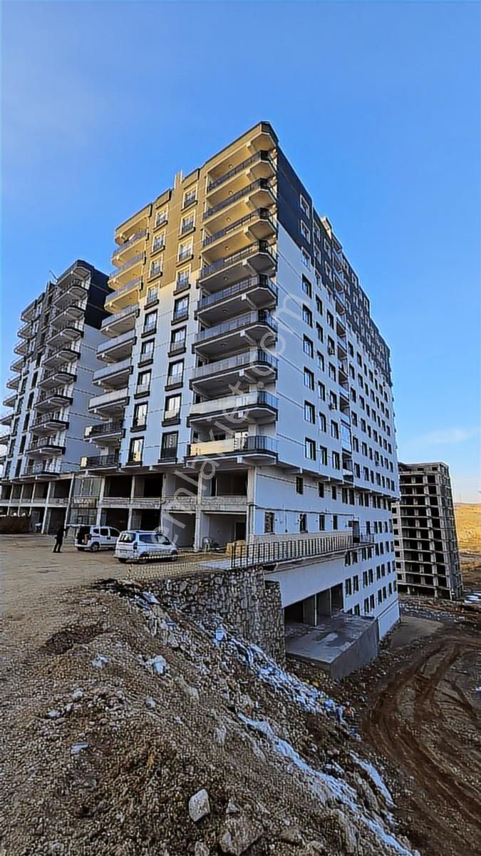 Çözüm'den D.bakır Yolu Üzeri Şoförler Odası Yanı Ferah 3+1 Daire