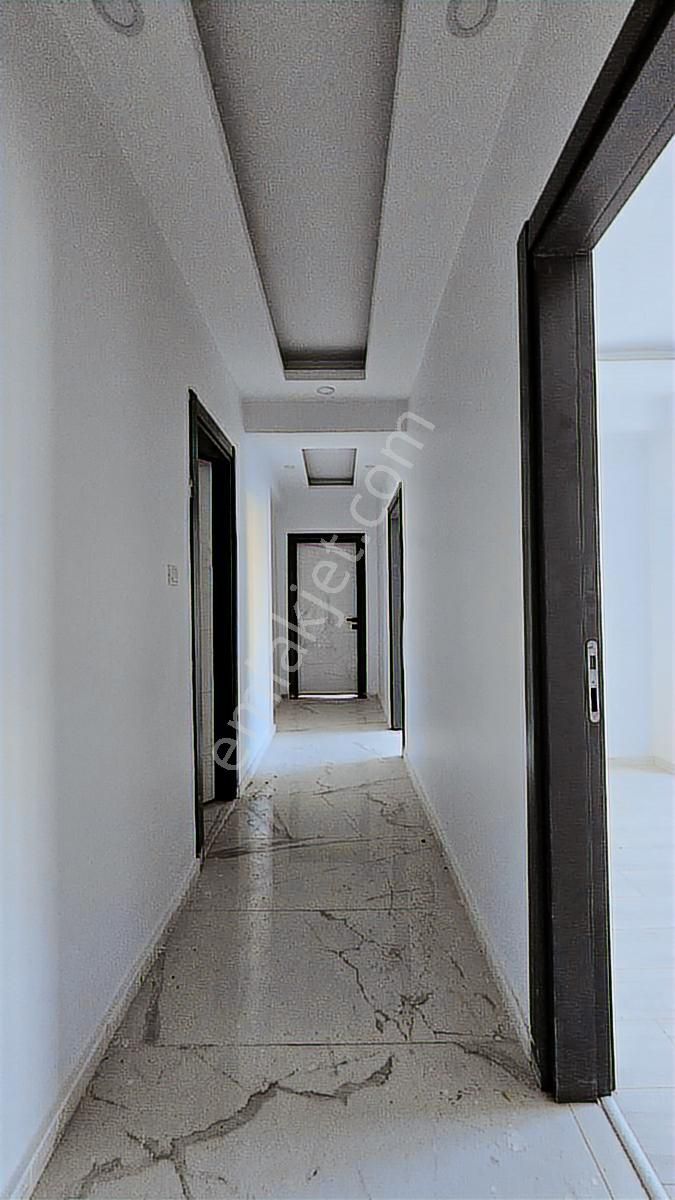 Çözüm'den D.bakır Yolu Üzeri Şoförler Odası Yanı Ferah 3+1 Daire - Görsel 2