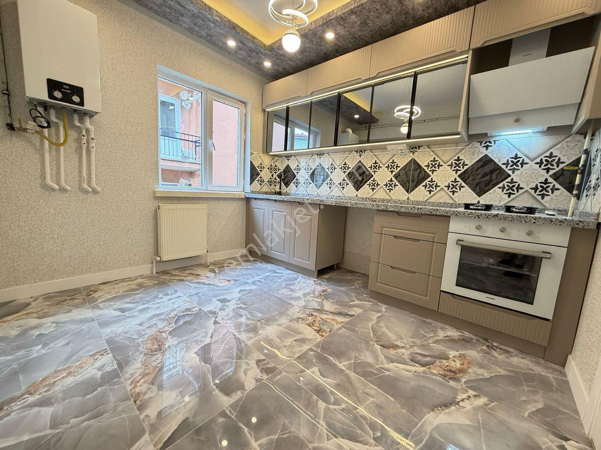 Kariyer'den Tepebaşı'nda Belediye Yakını Ara Katta Lüx 3+1 Daire - Görsel 4