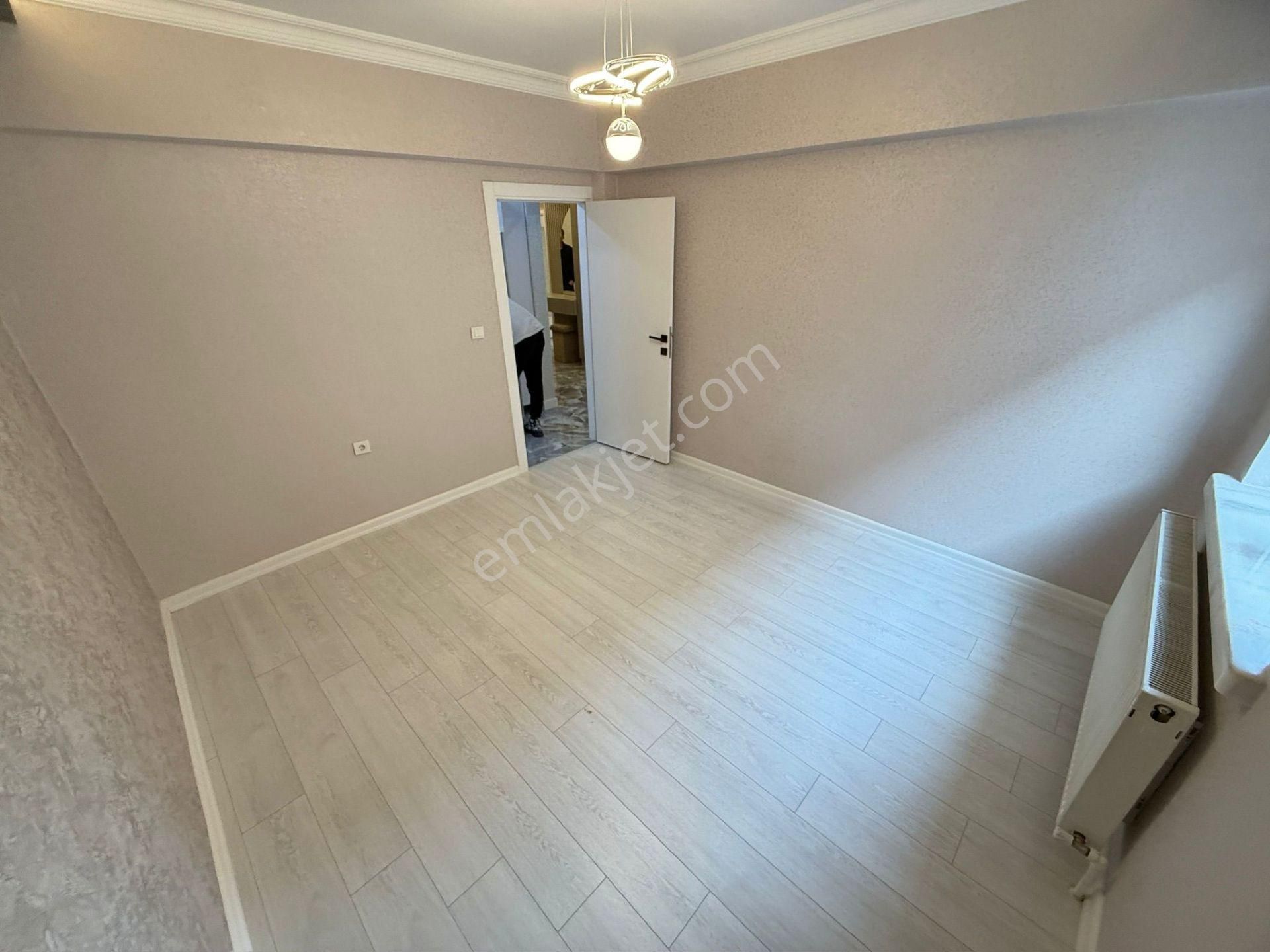 Kariyer'den Tepebaşı'nda Belediye Yakını Ara Katta Lüx 3+1 Daire - Görsel 23