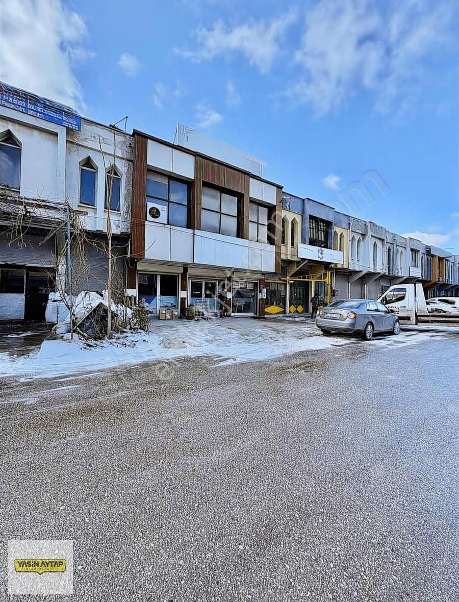 Konbassan Sanayi Sitesinde Satılık 3 Katlı 270m² Bakımlı Dükkan