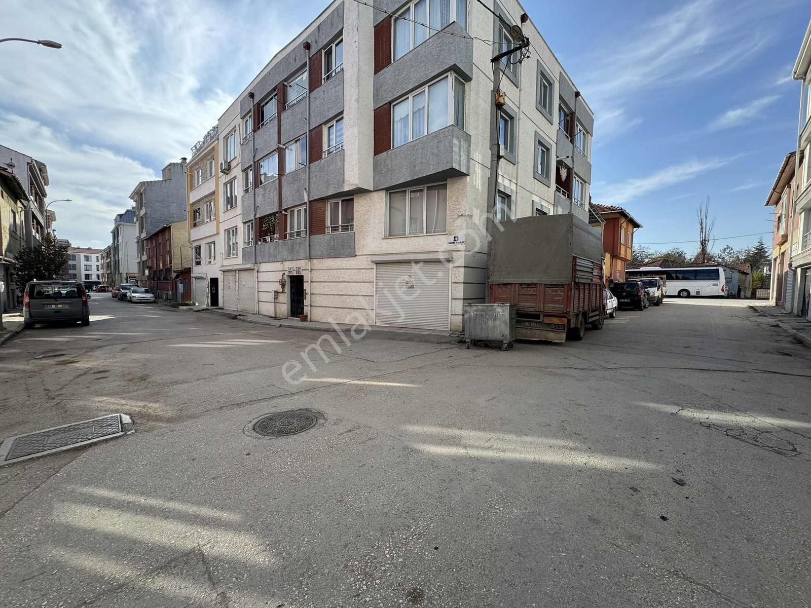 Sütlüce Mah. Eğitimciler Cad. Yakını Asansörlü Satılık 2+1 Daire - Görsel 3