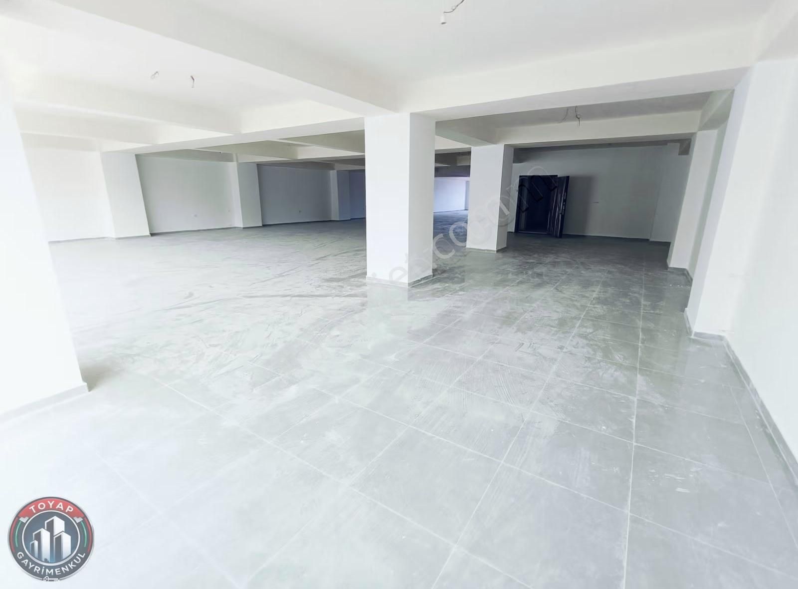 Sultangazi Bölgesinde Tramvay Caddesinde 550m² Kiralık Dükkan - Görsel 10