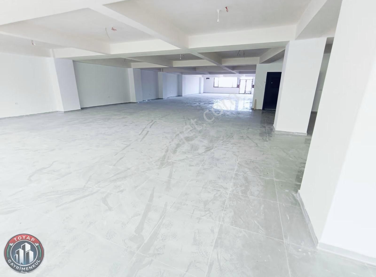 Sultangazi Bölgesinde Tramvay Caddesinde 550m² Kiralık Dükkan - Görsel 14