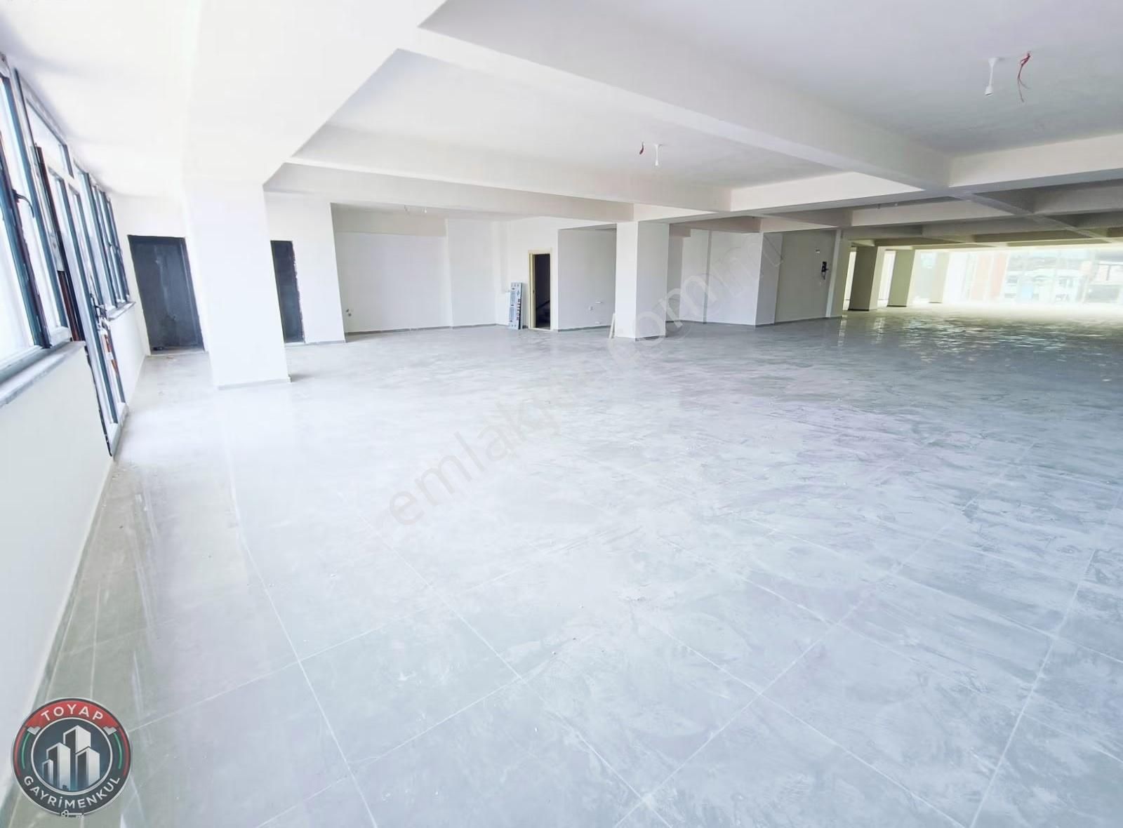 Sultangazi Bölgesinde Tramvay Caddesinde 550m² Kiralık Dükkan - Görsel 12