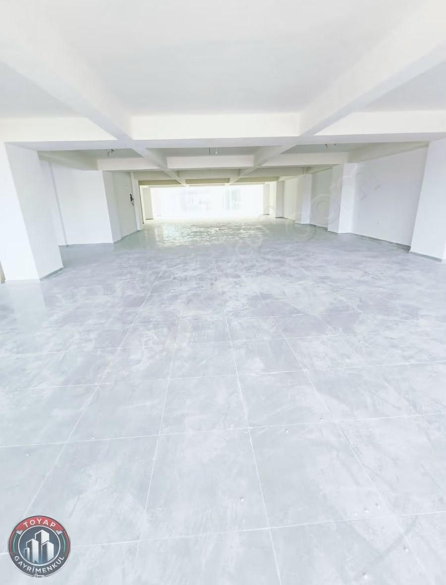 Sultangazi Bölgesinde Tramvay Caddesinde 550m² Kiralık Dükkan - Görsel 18