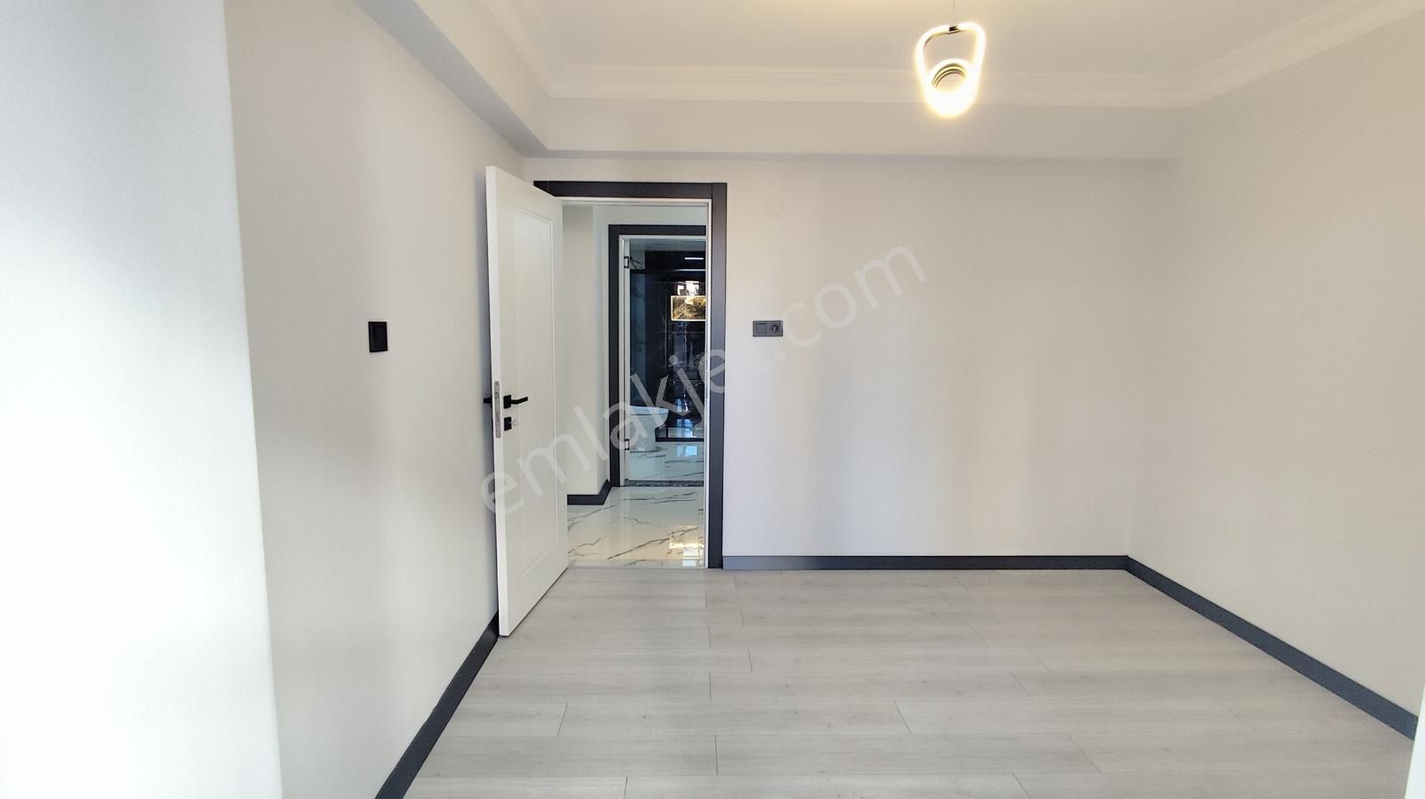 Akçay Merkezde Denize Yürüme Mesafesinde Bulunan 2+1 Ferah Daire - Görsel 17