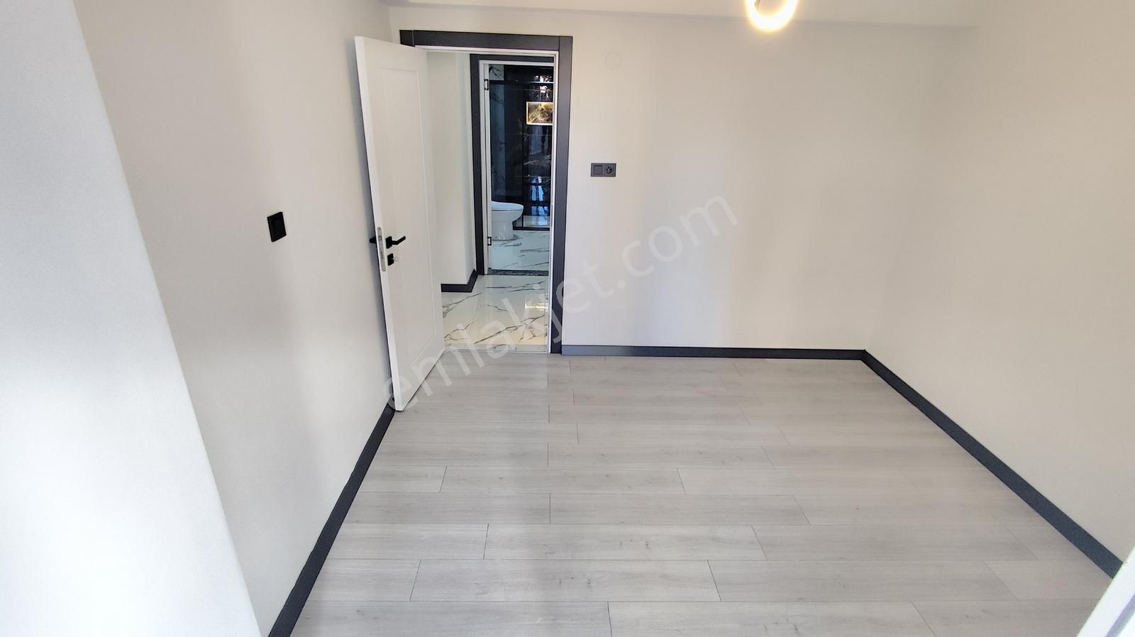 Akçay Merkezde Denize Yürüme Mesafesinde Bulunan 2+1 Ferah Daire - Görsel 35