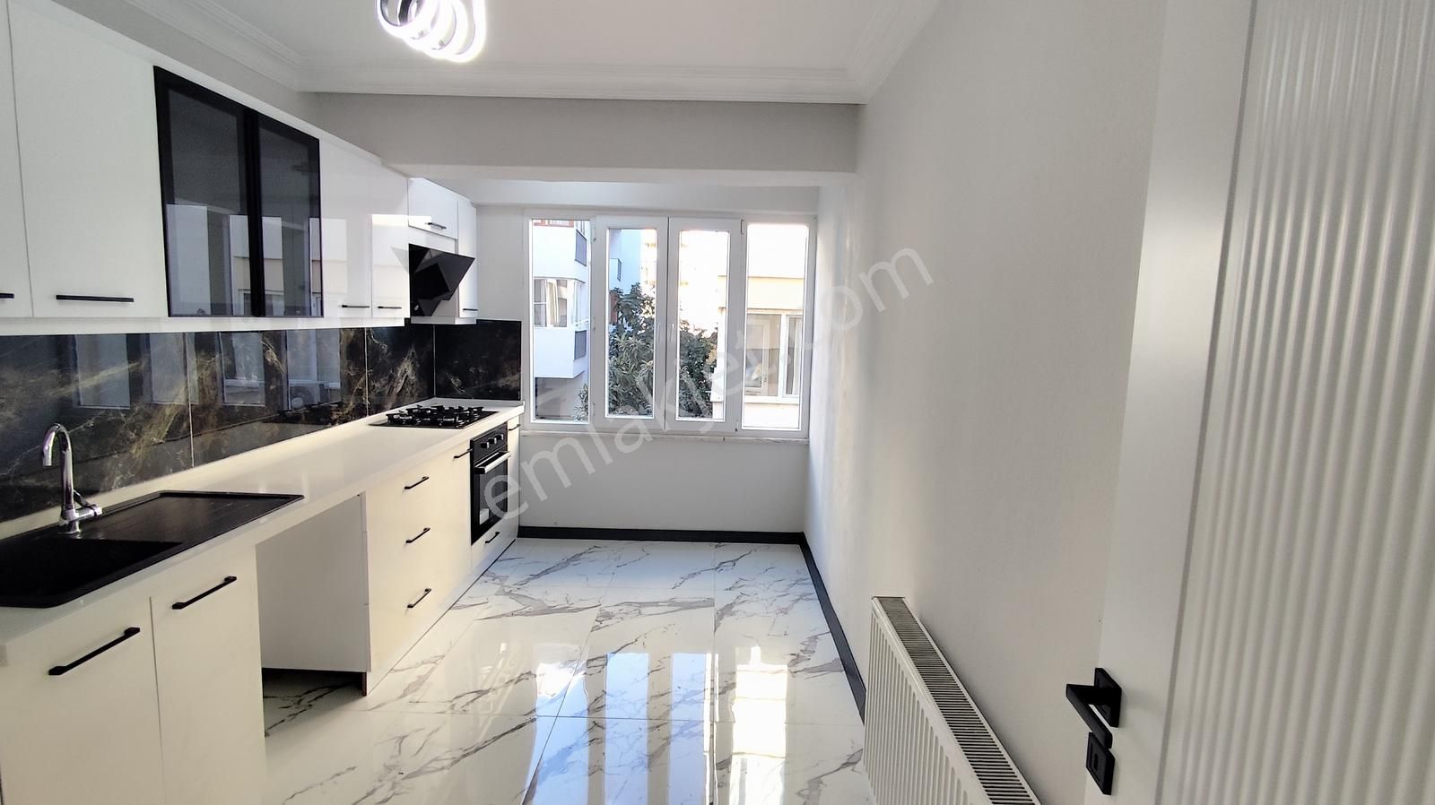 Akçay Merkezde Denize Yürüme Mesafesinde Bulunan 2+1 Ferah Daire - Görsel 13