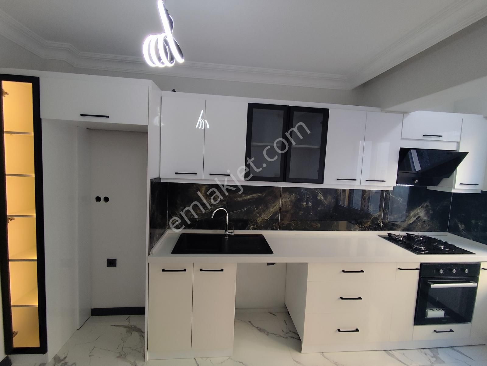 Akçay Merkezde Denize Yürüme Mesafesinde Bulunan 2+1 Ferah Daire - Görsel 5