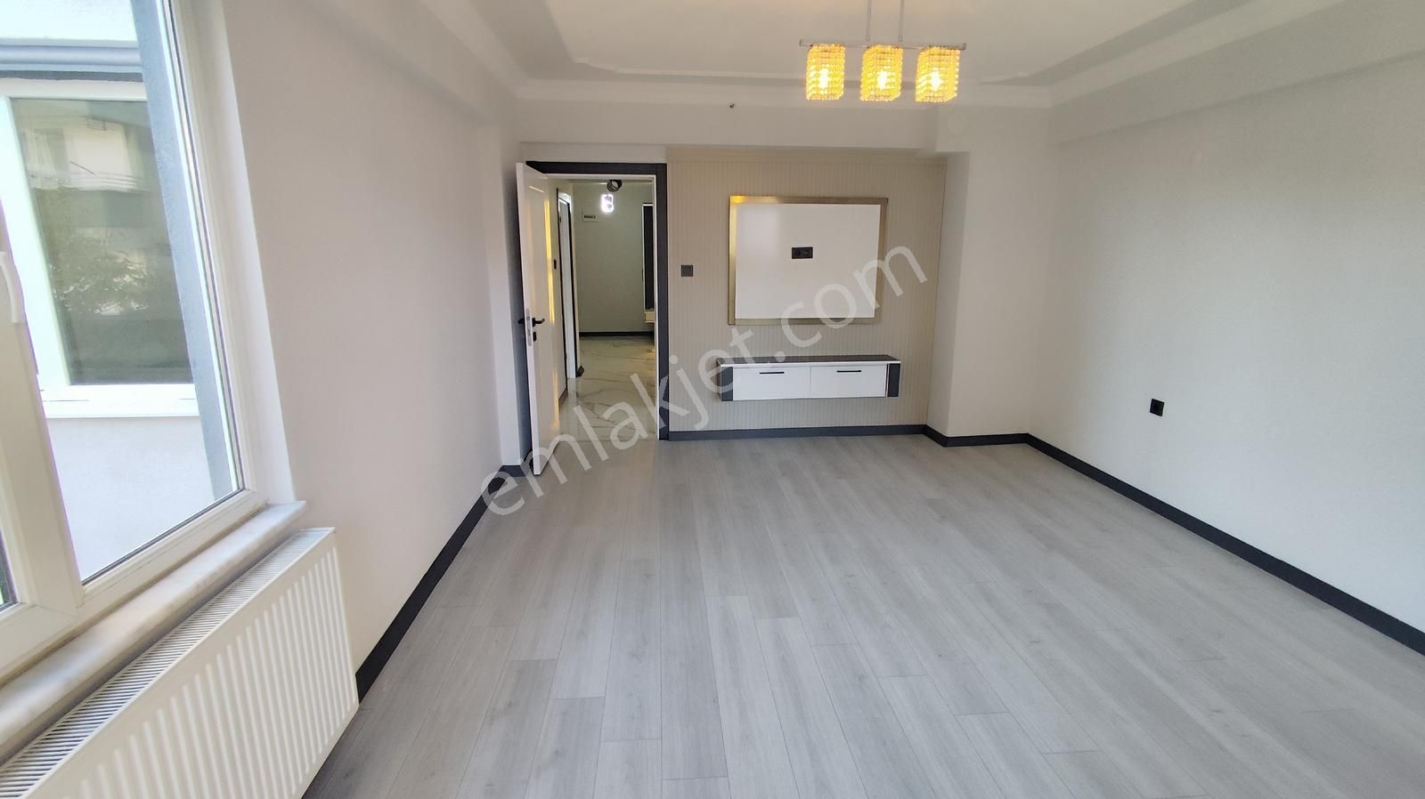 Akçay Merkezde Denize Yürüme Mesafesinde Bulunan 2+1 Ferah Daire - Görsel 2
