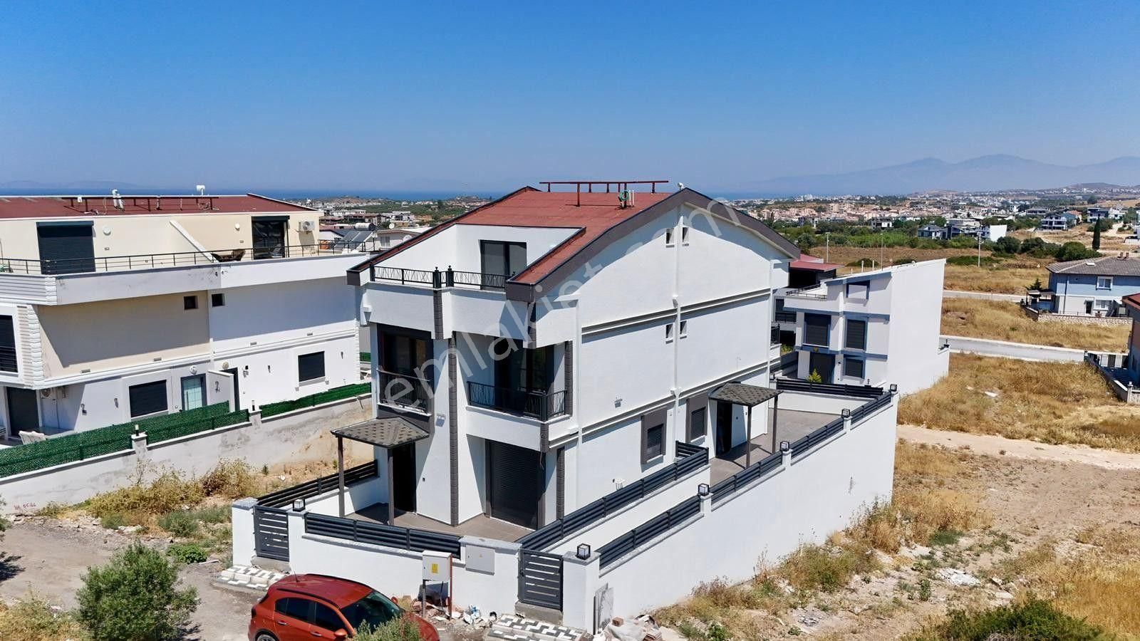 Didim Hisar Mah. 3+1 Açık Mutfaklı Sıfır Ve Lüx Teraslı Ön Cepheli İkiz Trıplex Villamız Satışdadır