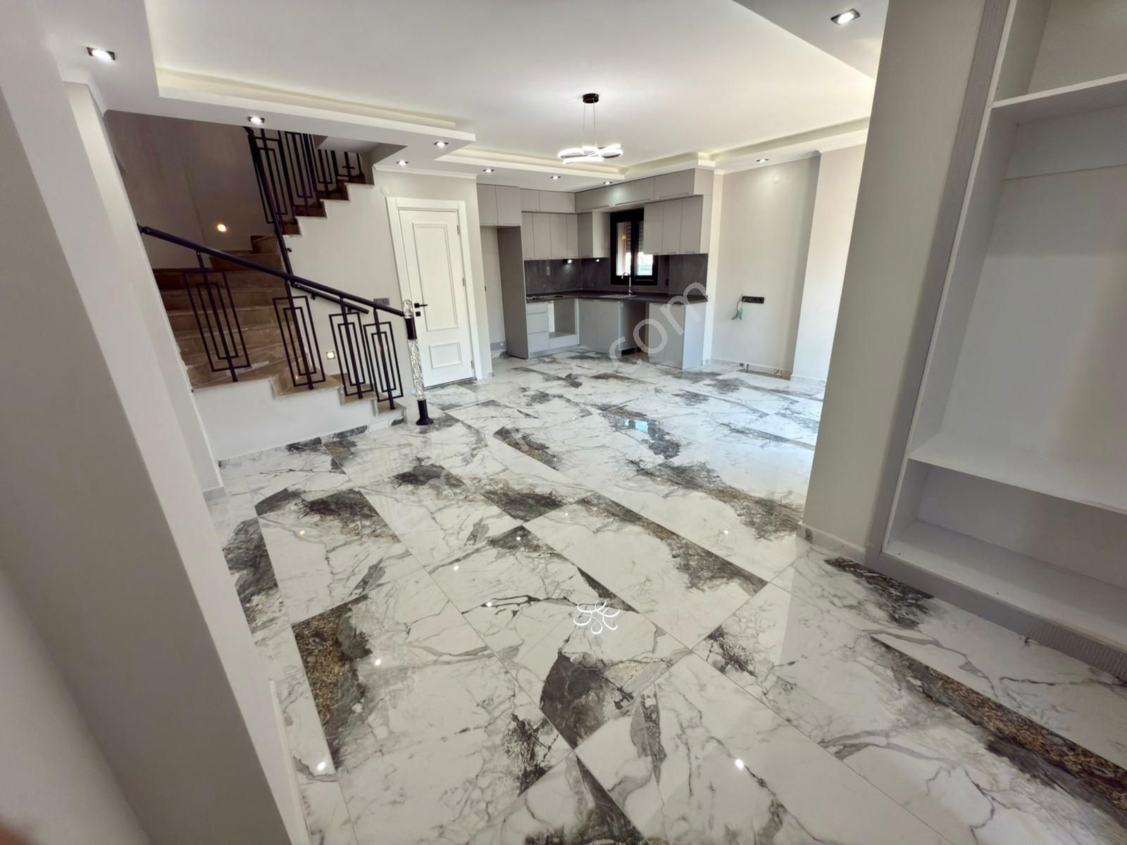 Didim Hisar Mah. 3+1 Açık Mutfaklı Sıfır Ve Lüx Teraslı Ön Cepheli İkiz Trıplex Villamız Satışdadır - Görsel 11