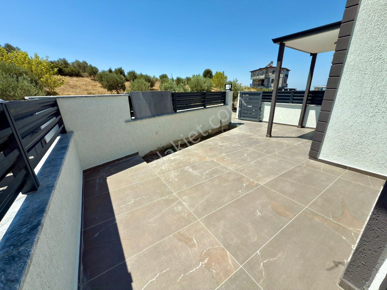 Didim Hisar Mah. 3+1 Açık Mutfaklı Sıfır Ve Lüx Teraslı Ön Cepheli İkiz Trıplex Villamız Satışdadır - Görsel 5