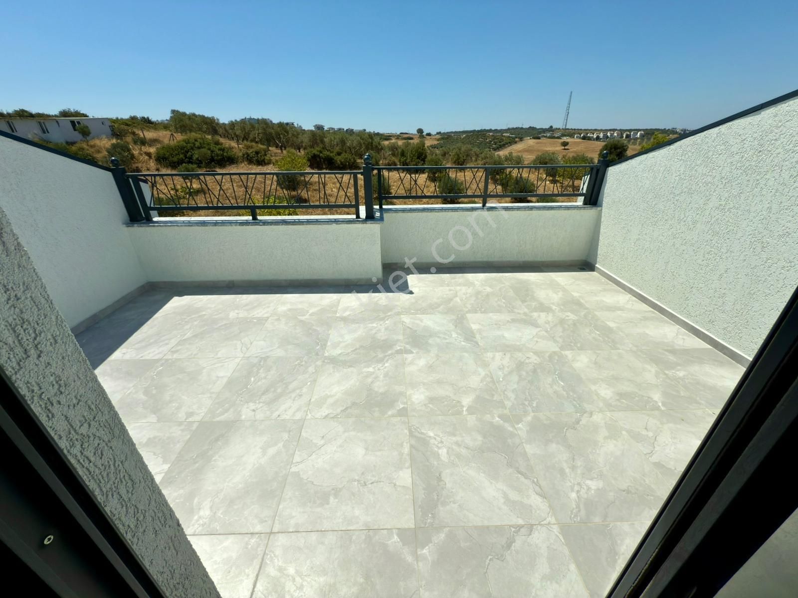 Didim Hisar Mah. 3+1 Açık Mutfaklı Sıfır Ve Lüx Teraslı Ön Cepheli İkiz Trıplex Villamız Satışdadır - Görsel 18