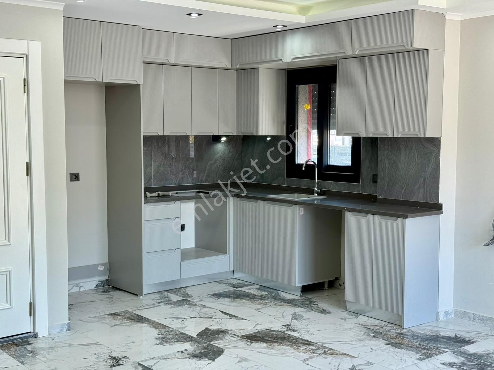 Didim Hisar Mah. 3+1 Açık Mutfaklı Sıfır Ve Lüx Teraslı Ön Cepheli İkiz Trıplex Villamız Satışdadır - Görsel 8