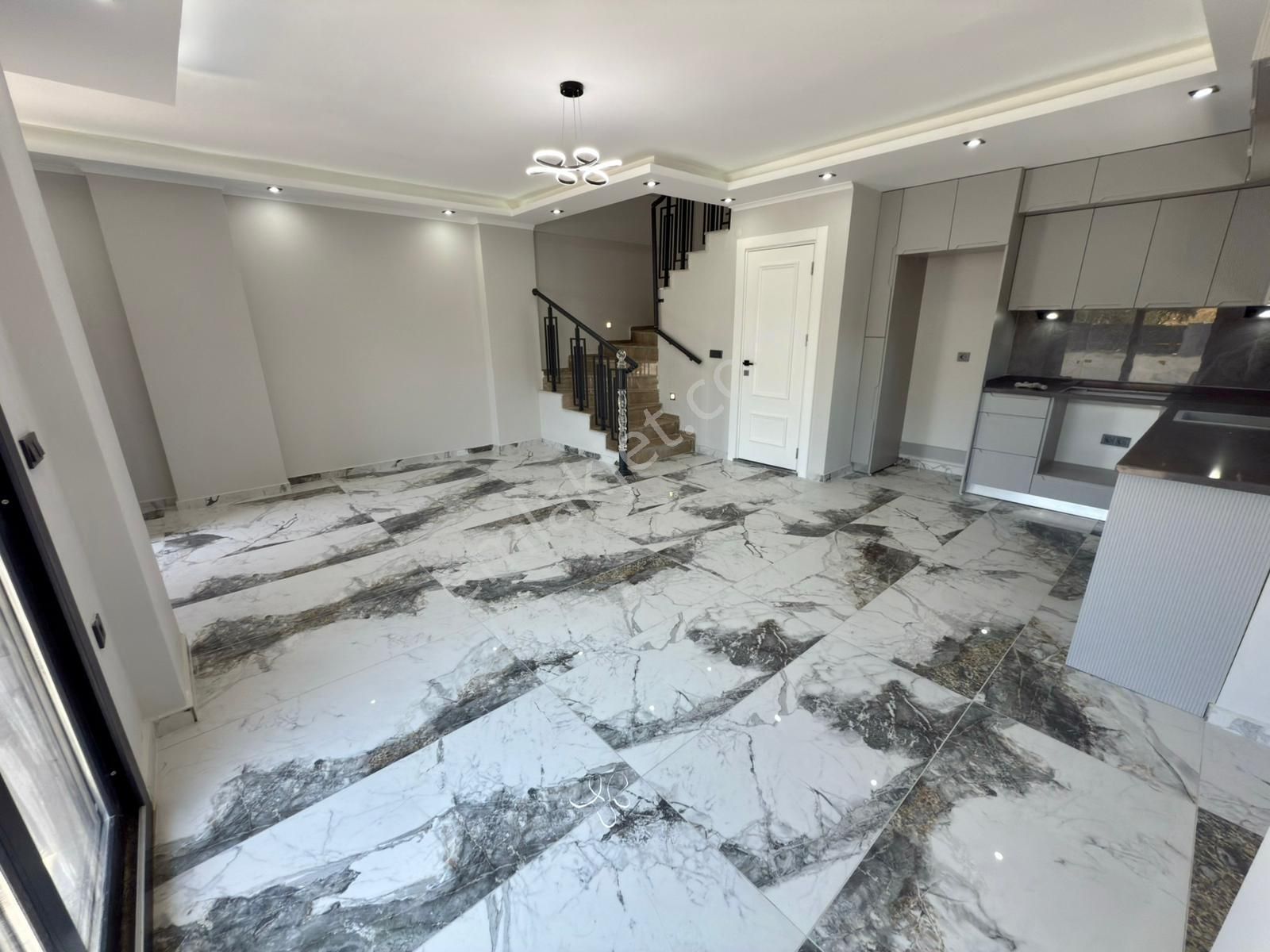 Didim Hisar Mah. 3+1 Açık Mutfaklı Sıfır Ve Lüx Teraslı Ön Cepheli İkiz Trıplex Villamız Satışdadır - Görsel 9