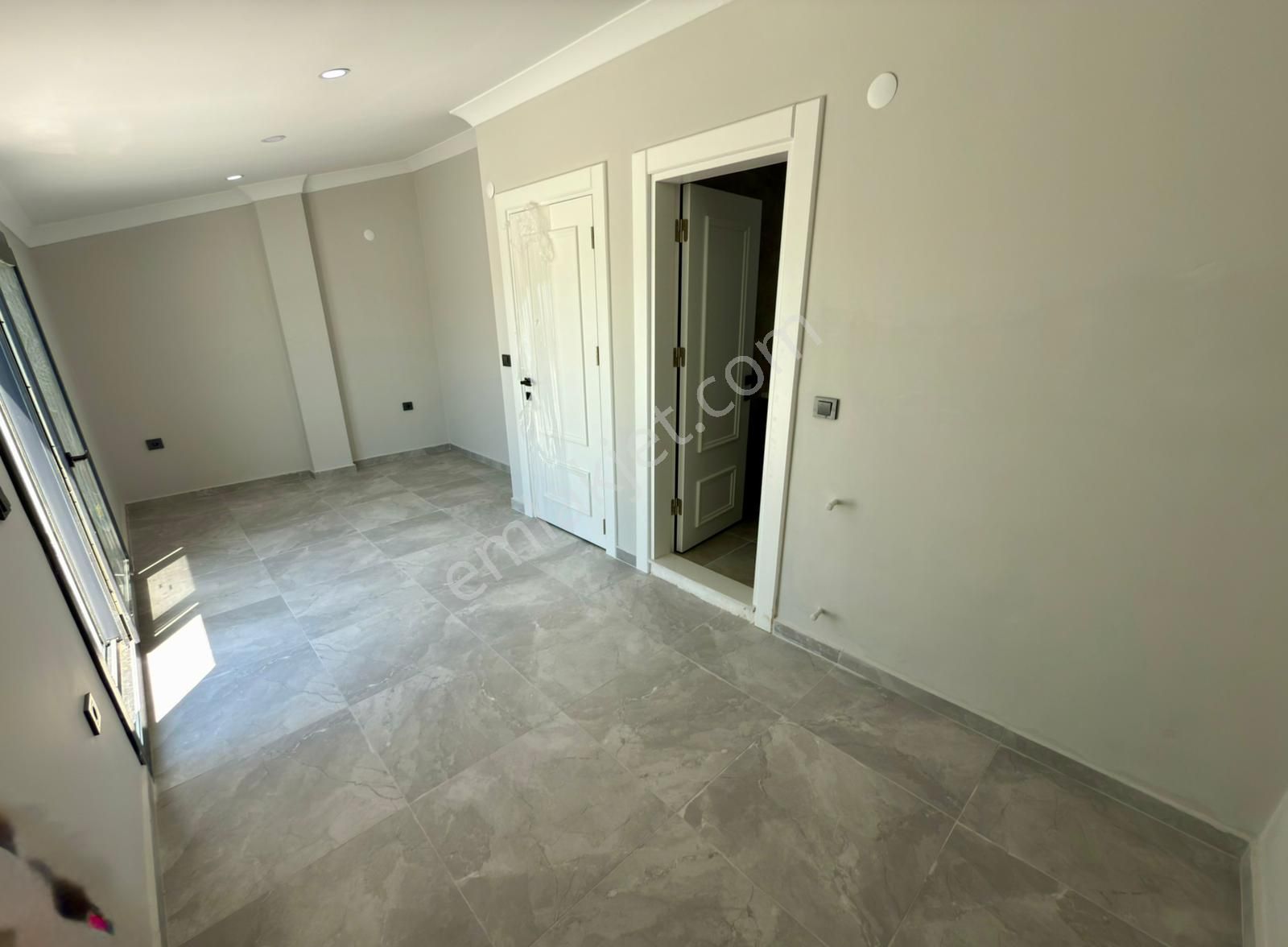 Didim Hisar Mah. 3+1 Açık Mutfaklı Sıfır Ve Lüx Teraslı Ön Cepheli İkiz Trıplex Villamız Satışdadır - Görsel 23